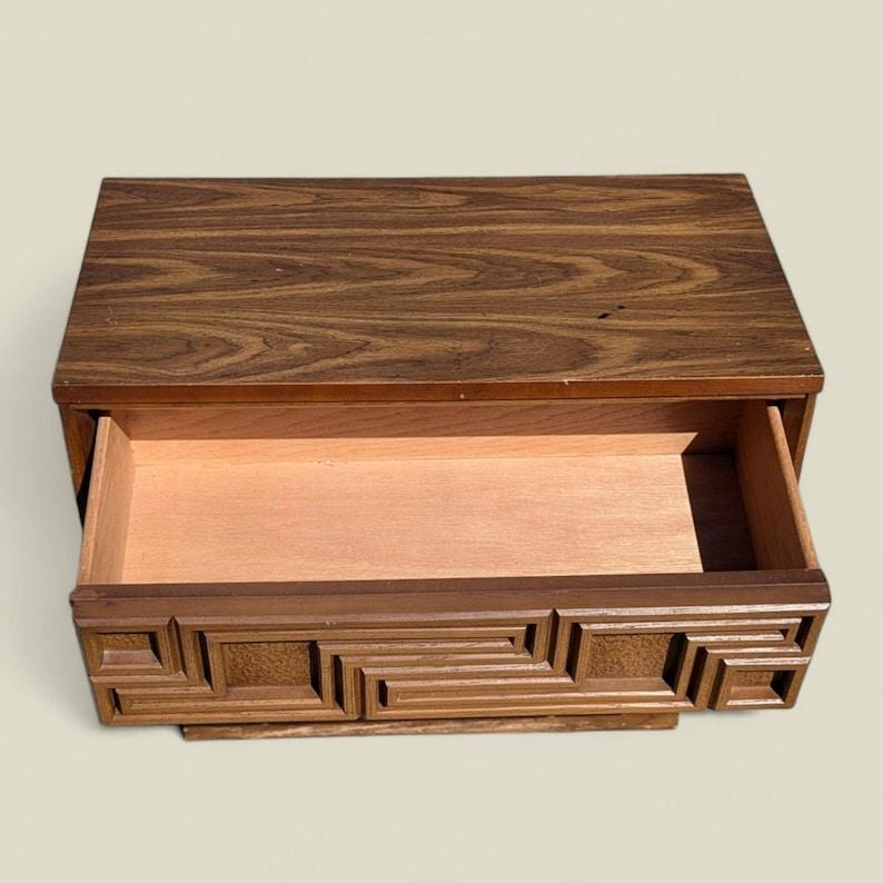 Vintage Nightstand, Only One, Bassett Furniture Industries, Mid Century, MCM, Bedroom, End Table, Unique, Two Drawers

Measurements: 28.75