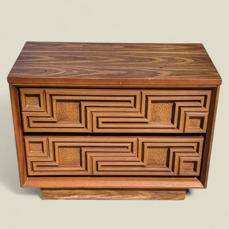 Vintage Nightstand by Bassett Furniture Industries, Mid Century, MCM In Good Condition For Sale In Rancho Cucamonga, CA