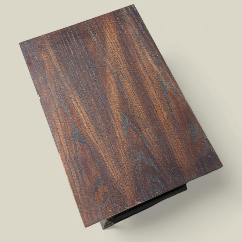 Table de nuit ancienne, néo-gothique, espagnol, bois sculpté en vente 1