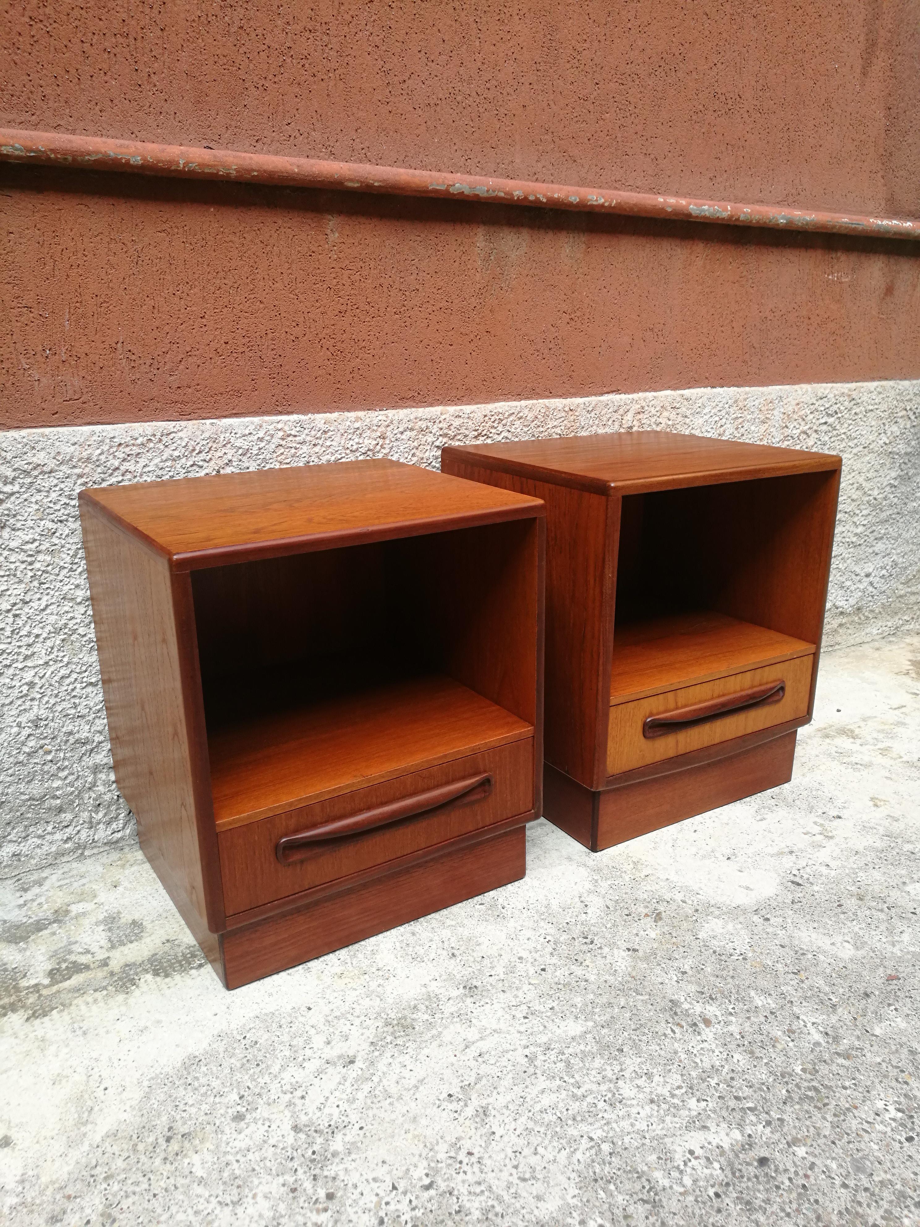 Beautiful pair of vintage Scandinavian style bedside table, published by GPLAN and dating from the 60s. Entirely made of Teak, manufacture and finishing of high quality. Drawer with handle in an organic design, remarkable. Rounded angles and edges.