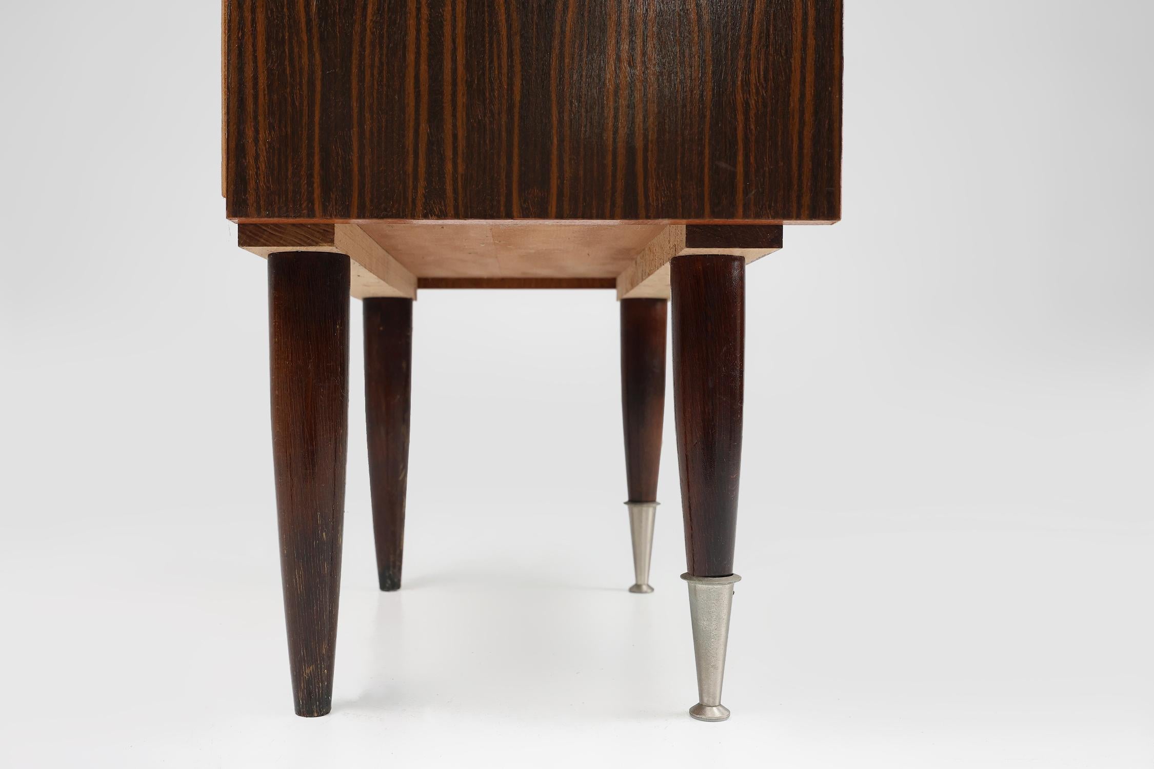 Vintage-Nachttisch aus Holz mit verchromten Details, Belgien 1960er Jahre im Angebot 3