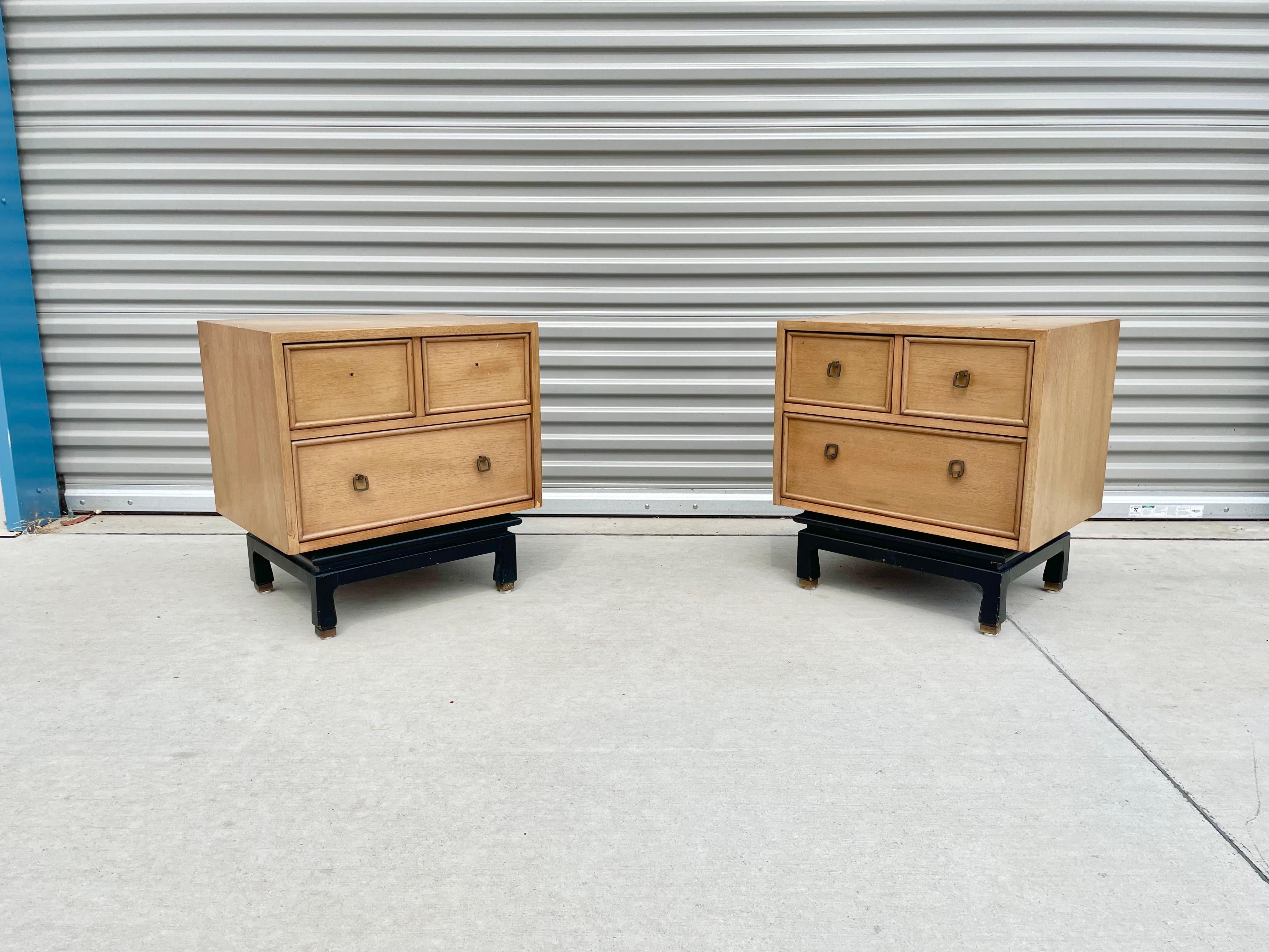 Vintage Nightstands by American of Martinsville In Good Condition For Sale In North Hollywood, CA