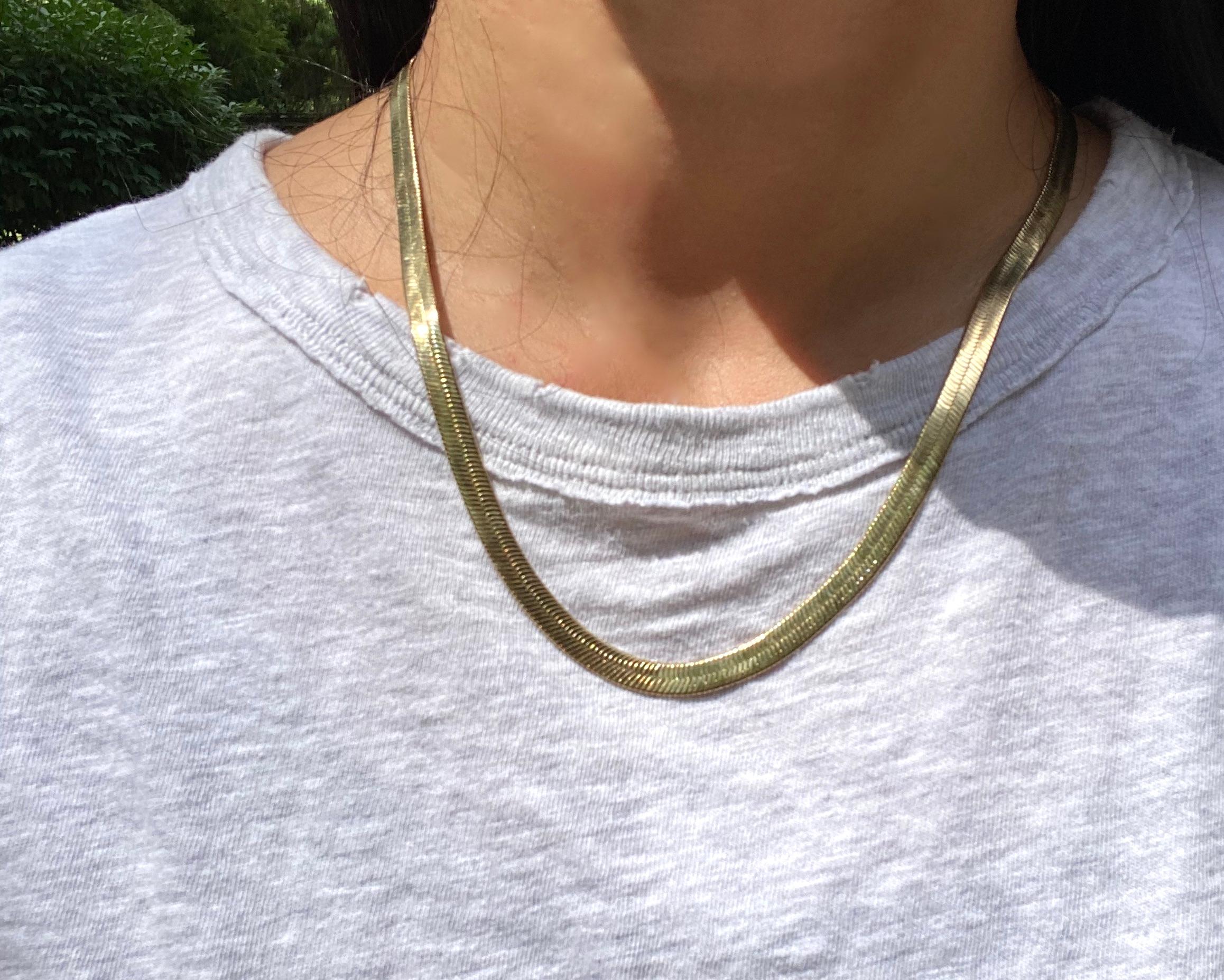 Vintage Nike Logo 14 Karat Gold Herringbone Chain Necklace In Excellent Condition In Crownsville, MD