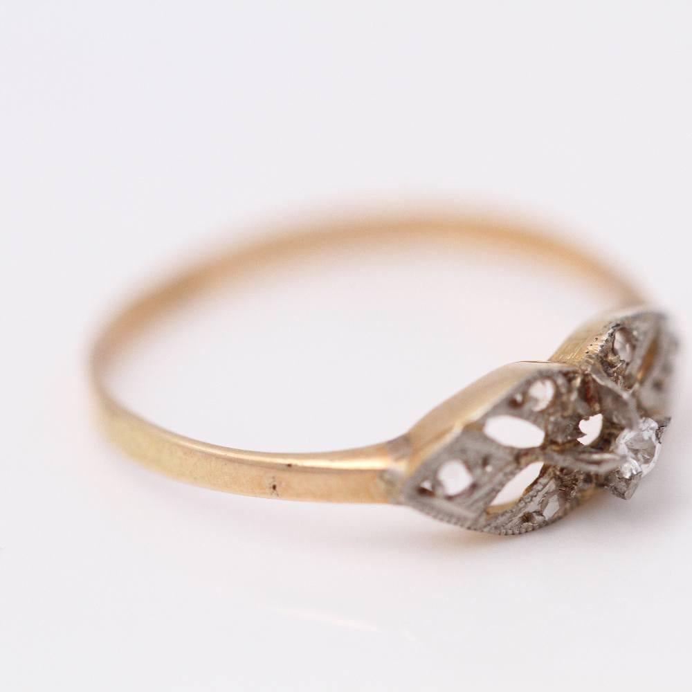Ring Belle Époque 1920 for girl or woman  7x Diamonds in antique cut with a weight approx. 0,04cts.  Size 6  18kt Yellow Gold and Platinum 950  0,70 grams.  Original second hand antique product  Ref.:D359565JC