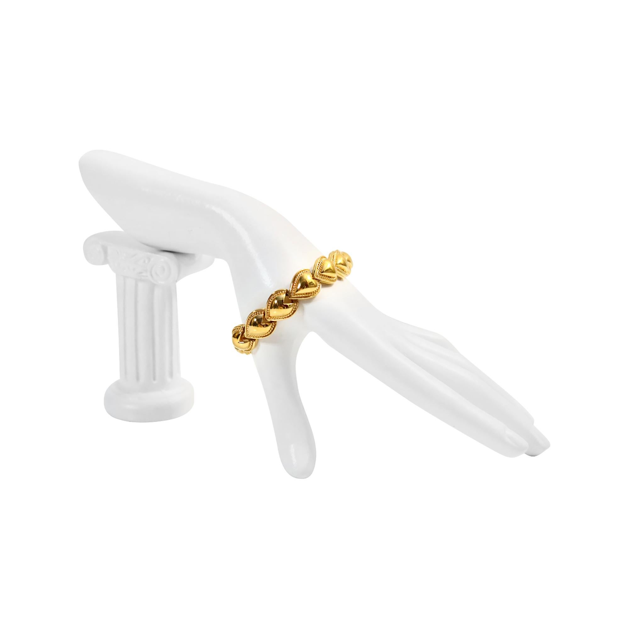 Moderne Vintage Nina Ricci Gold Links of Heart Bracelet Circa 1980 en vente