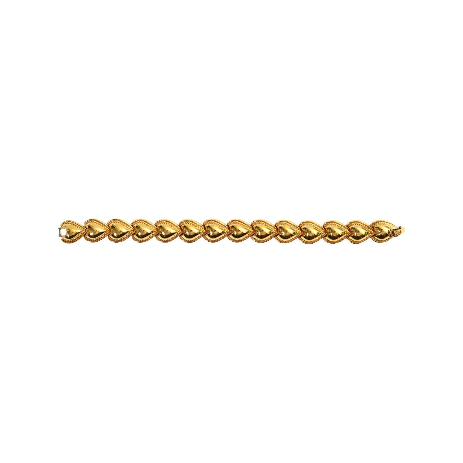 Vintage Nina Ricci Gold Links of Heart Bracelet Circa 1980s In Good Condition For Sale In New York, NY