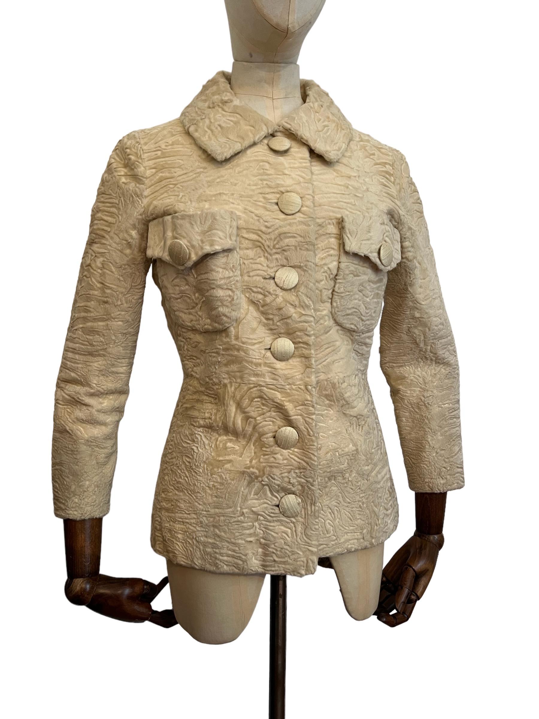 Vintage Nina Ricci Haute Couture Cremefarbene Karakul Astrakhan Jacke in gebrochenem Weiß  im Angebot 1