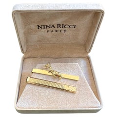 Vintage Nina Ricci Satz 2 Gold-Ton Krawatte Clips mit Logo CIRCA 1980 Original