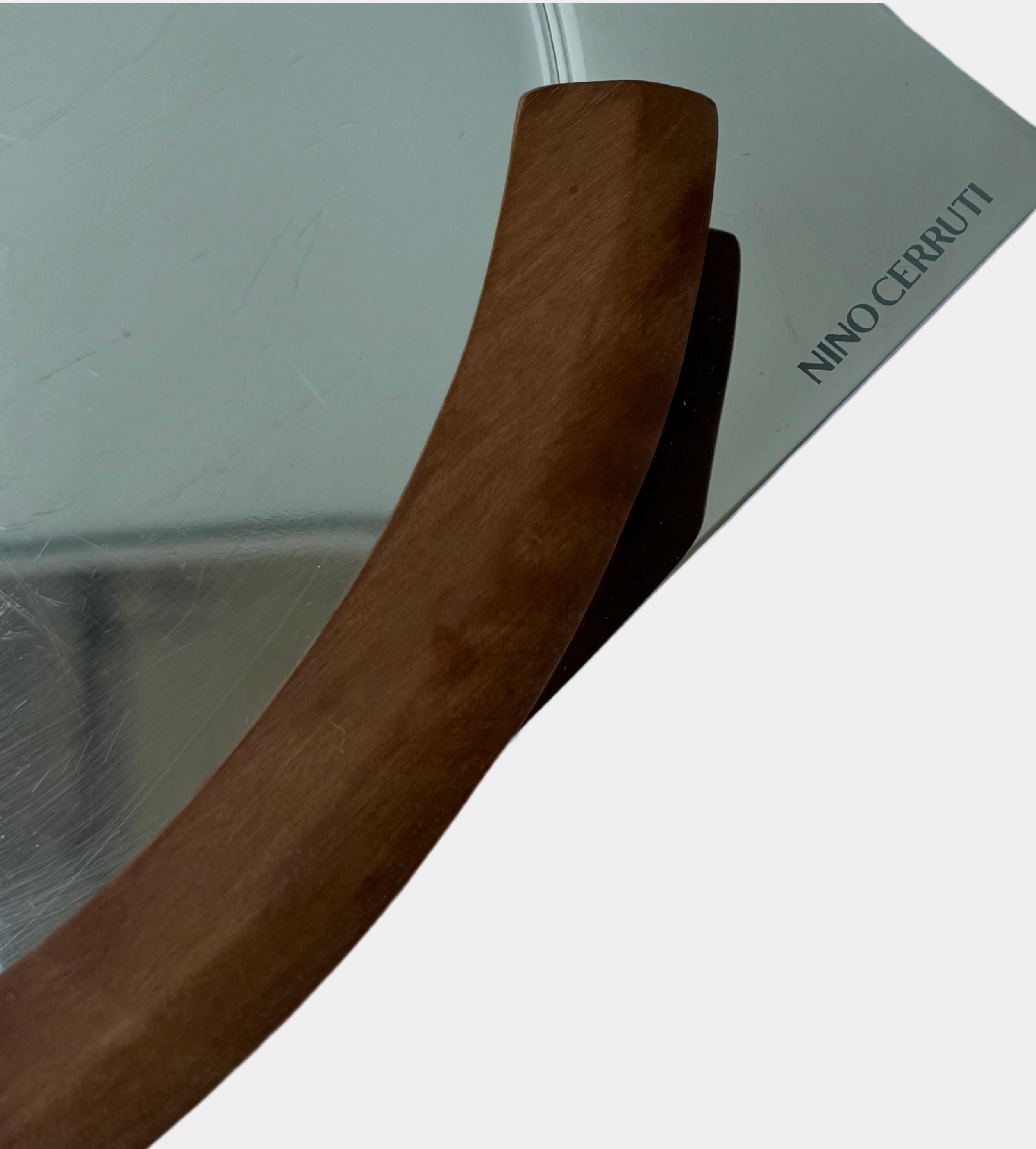 Bandeja de acero inoxidable y madera Vintage Nino Cerruti Escandinavo moderno en venta