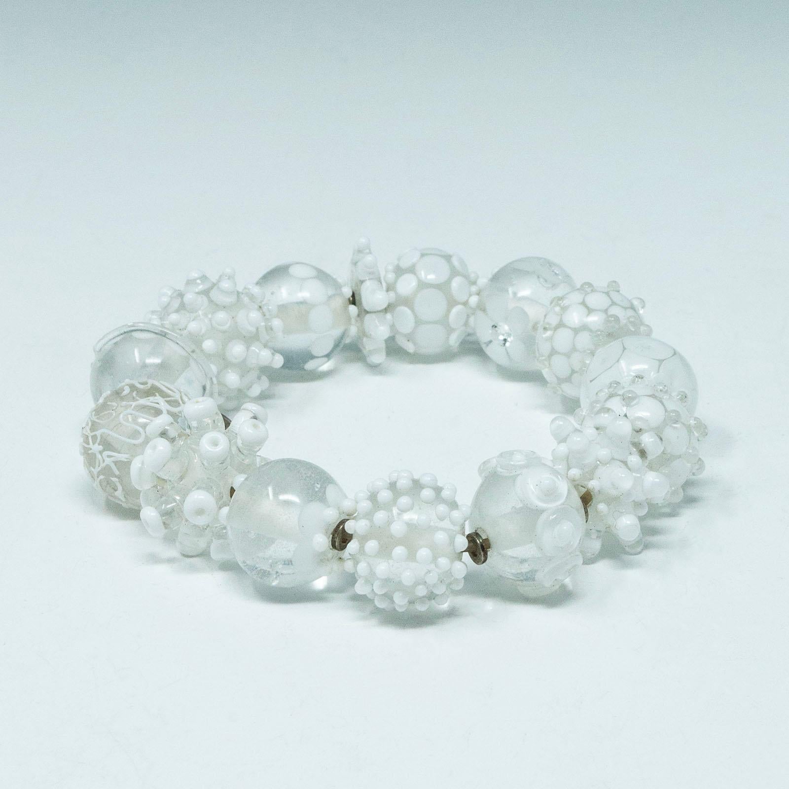 Vintage Nirit Dekel White Handmade Glass Bead Bracelet In Good Condition For Sale In Point Richmond, CA