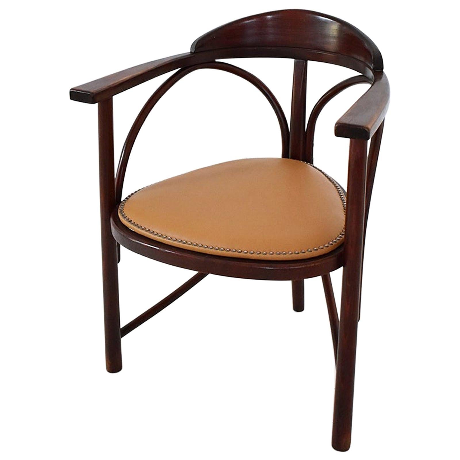 This stunning vintage Hajduthonet Rondo armchair was originally called the No 81 chair. It was designed between 1900 and 1904 by an unknown Austrian architect. For the time it was an Avant Garde design. The minimal frame is a perfect solution for
