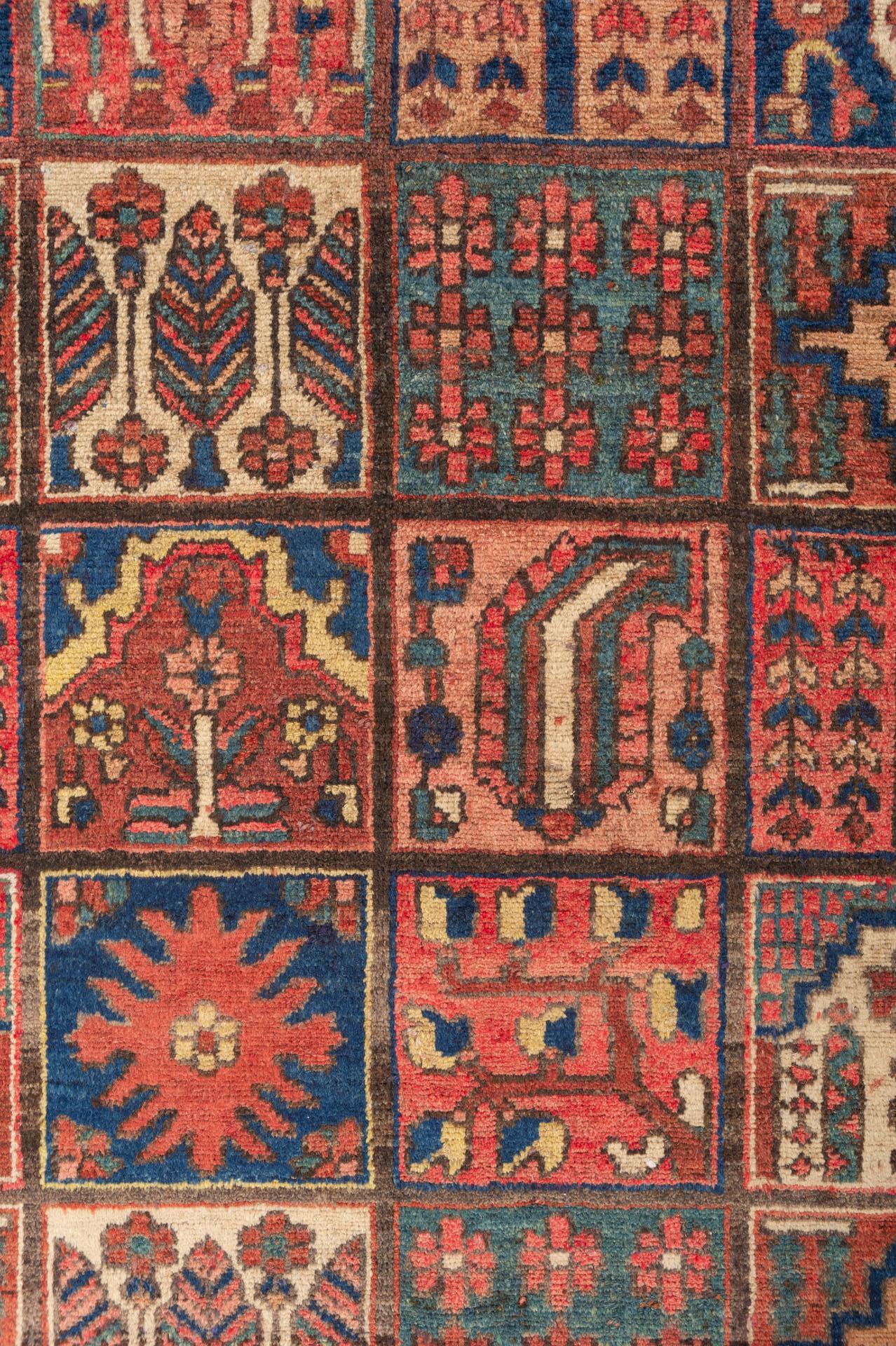 Vintage Nomadic Carpet In Excellent Condition For Sale In Alessandria, Piemonte