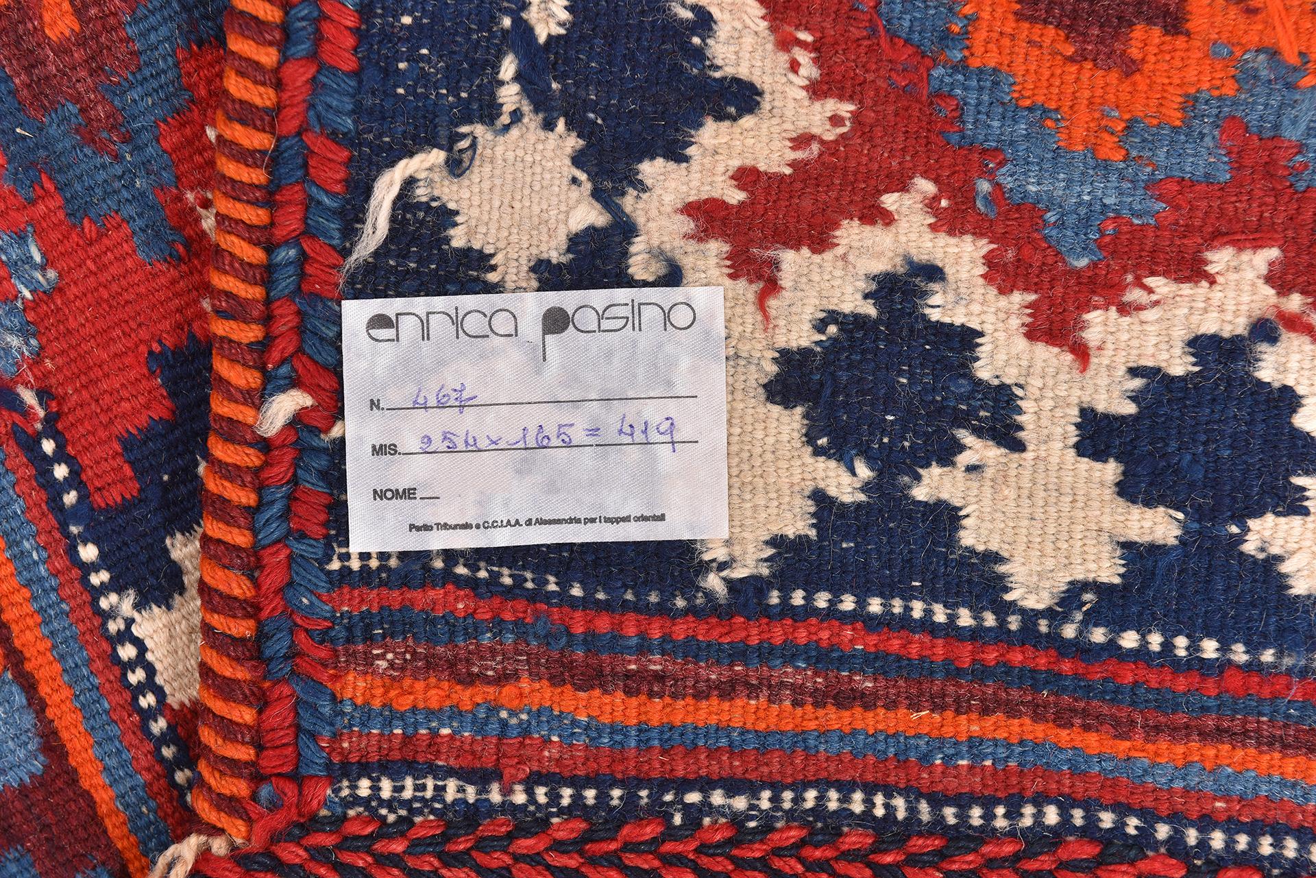 nr. 467 - Perfect kilim in terms of workmanship and resistance.  The colors are bold but well calibrated: white, red, blue, with some touches of orange.  it can also be set in an area of frequent passage.
Now with a very good price because I want to