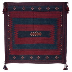 Vintage-Kilim-Teppich im Nomadenstil, burgunderrot und indigo, geometrisches Flachgewebe, 66,9 x 69 Zoll