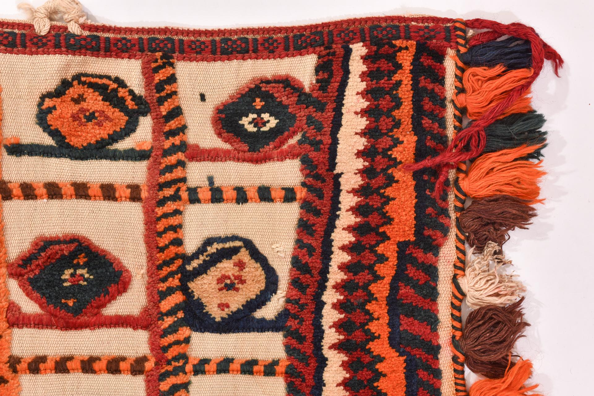 Nomadenfarbener Sattelteppich aus Privatsammlung (Wolle) im Angebot