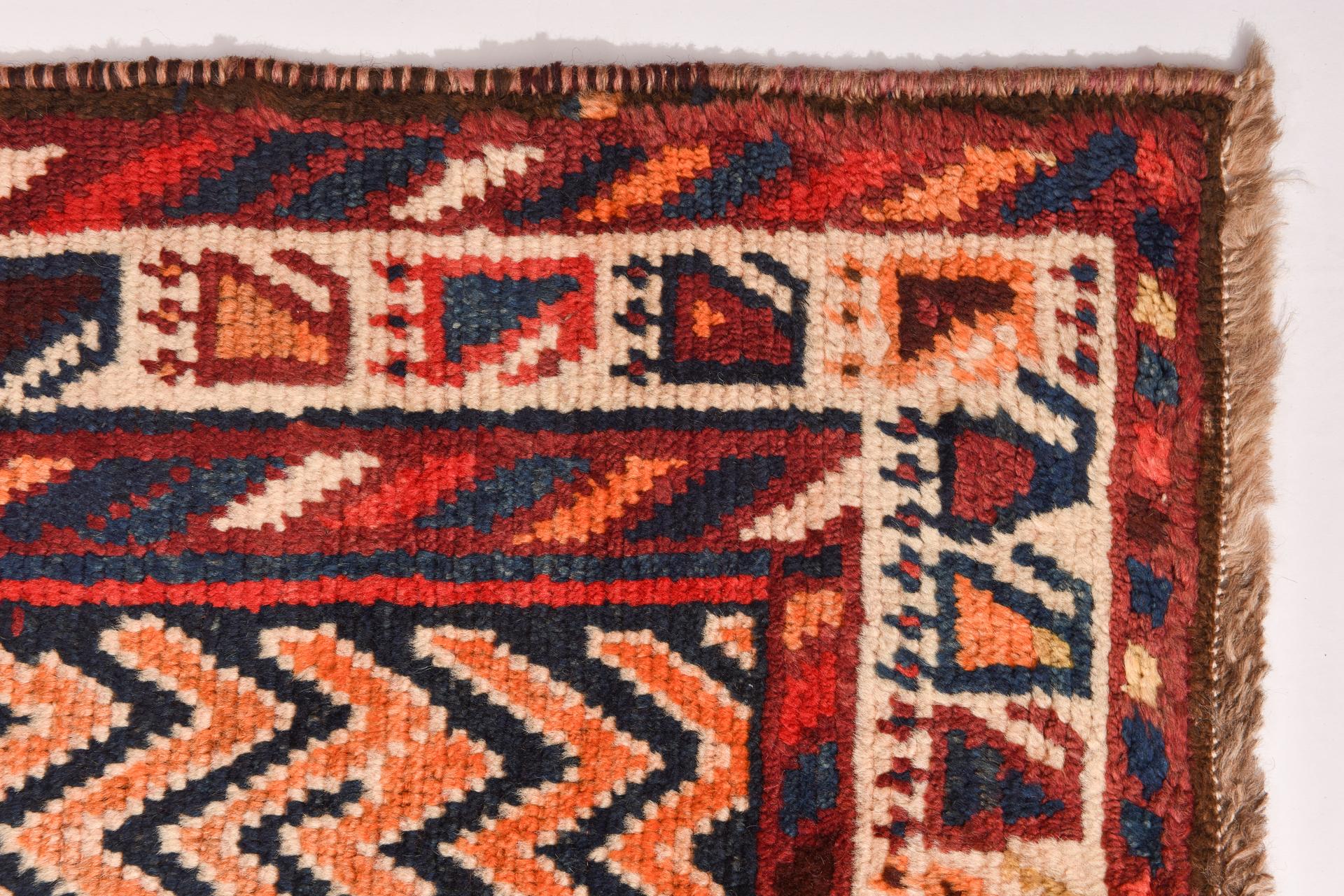 20ième siècle Tapis nomade vintage avec paons en vente