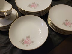 Vintage Noritake 'Roseville' Fine China 8-Placement Dining Set  (79 Items)