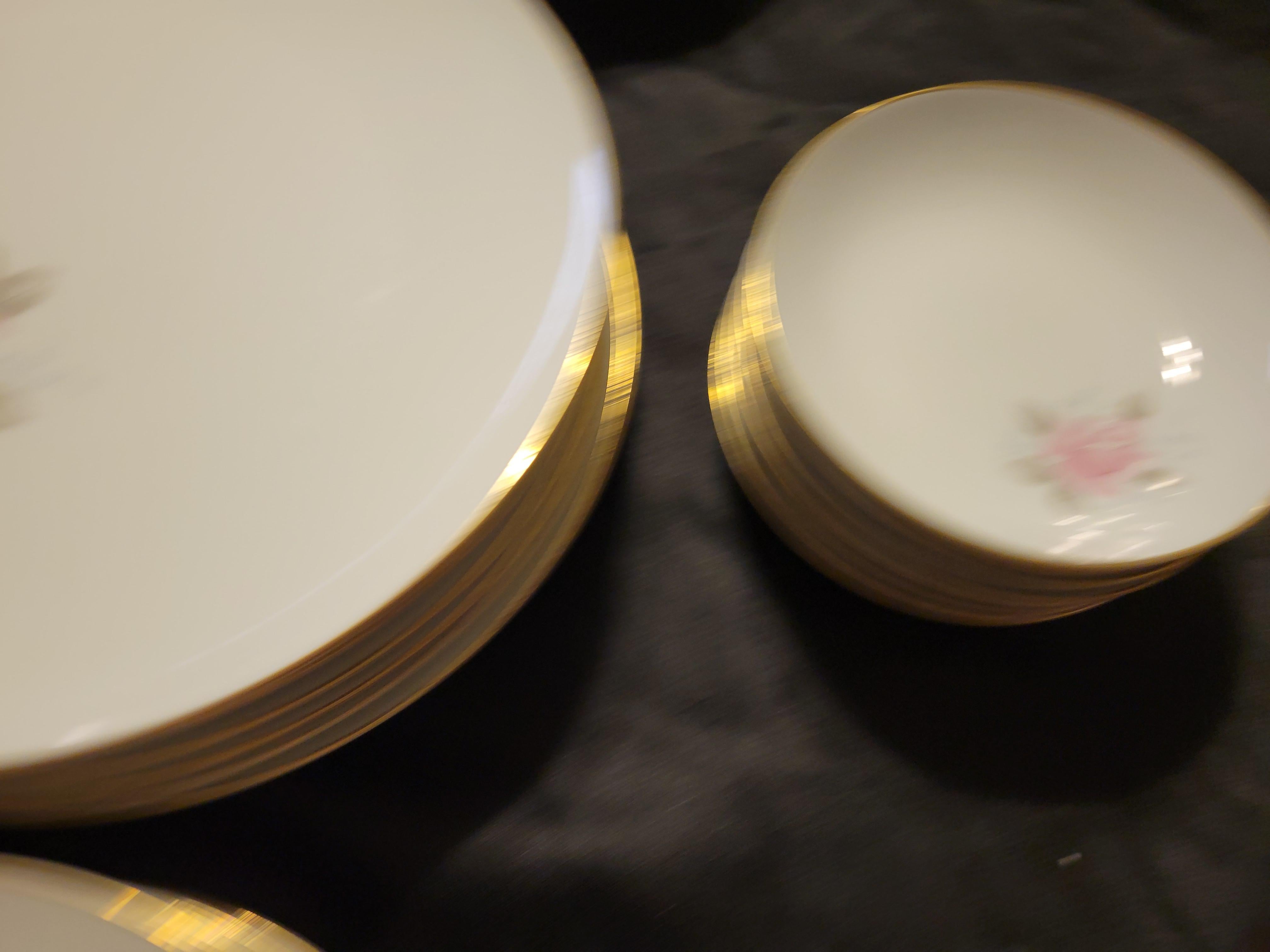 20th Century Vintage Noritake 'Roseville' Fine China Dining Set for 8 Persons - 79 Items For Sale