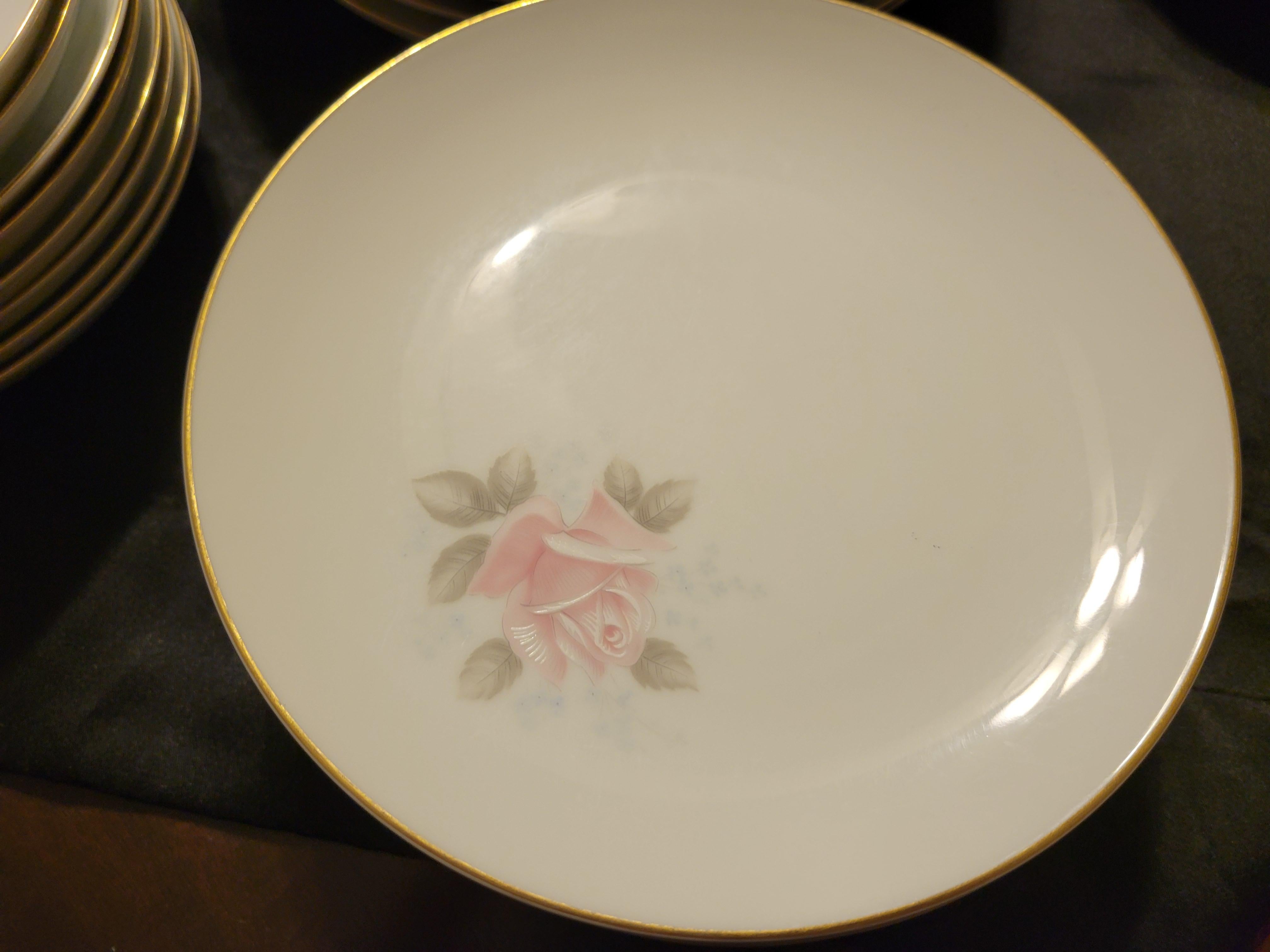 Porcelain Vintage Noritake 'Roseville' Fine China 8-Person Dining Set  (79 Items)  For Sale