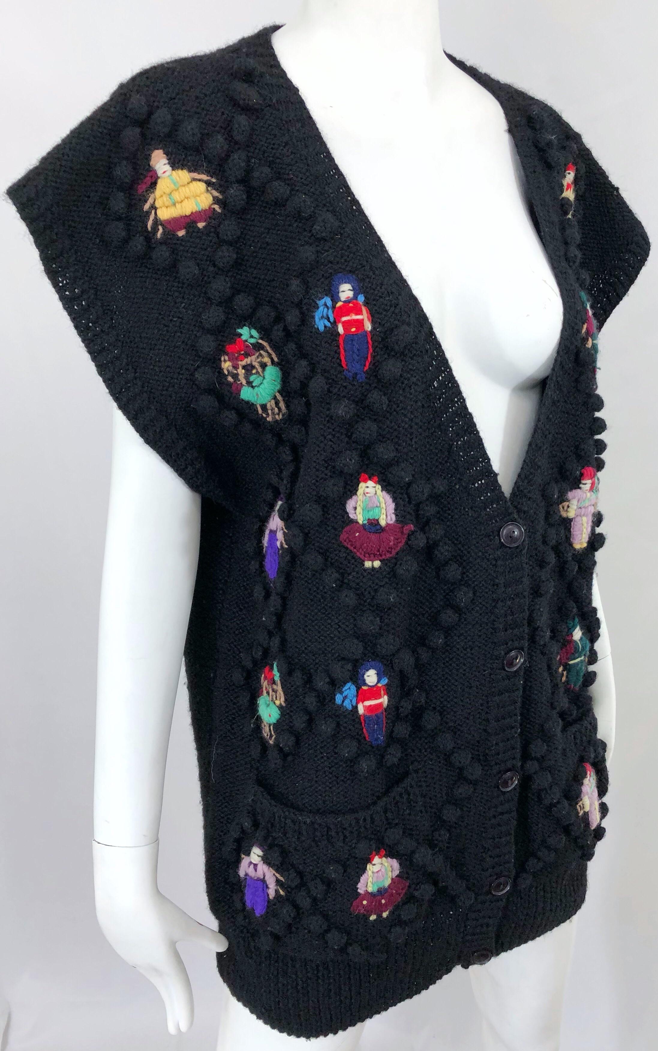 Vintage Norma Kamali Avantgarde-Pulloverweste aus schwarzer Wolle mit Puppenapplikationen, 1980er Jahre im Angebot 6