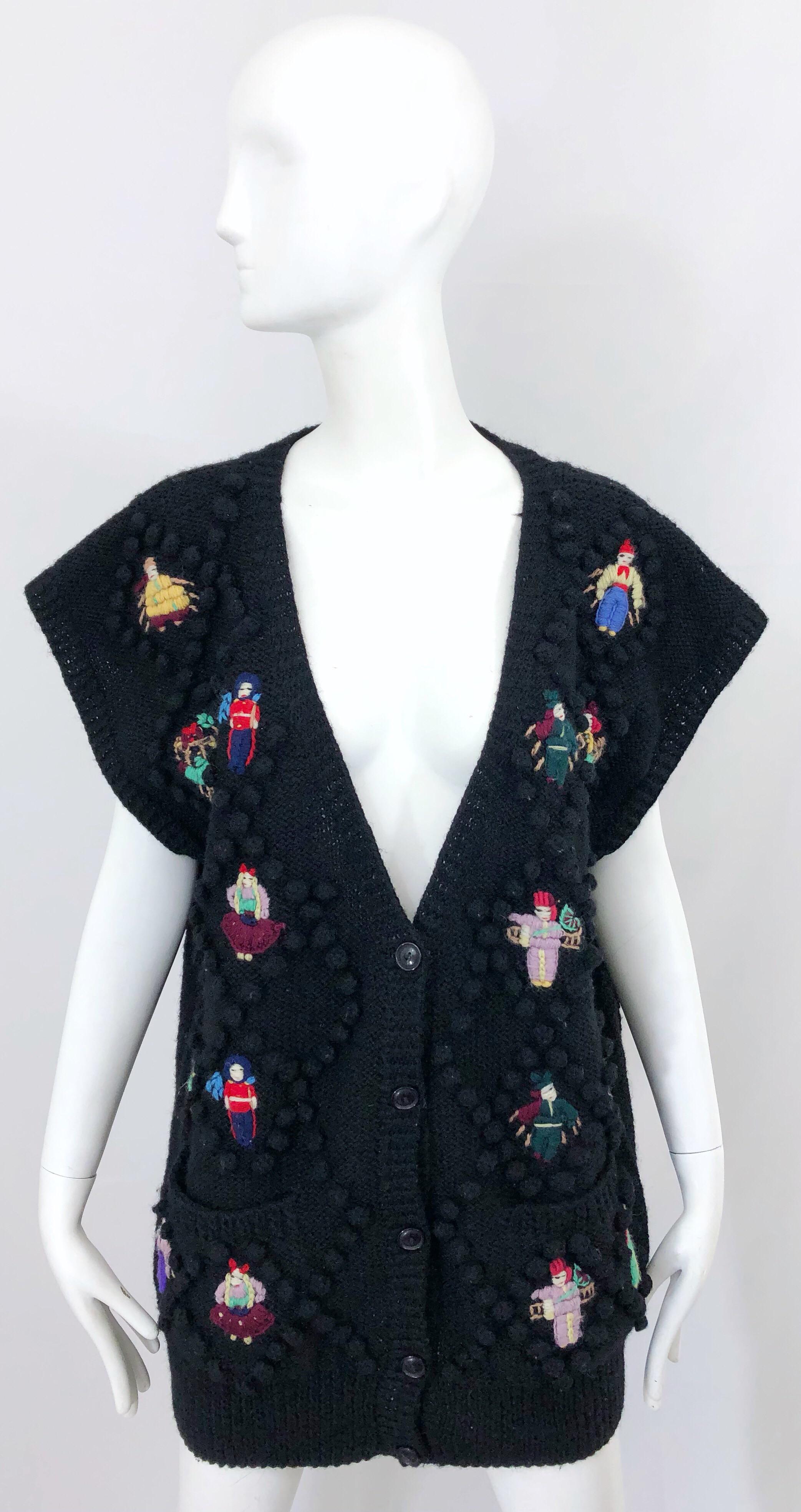 Vintage Norma Kamali Avantgarde-Pulloverweste aus schwarzer Wolle mit Puppenapplikationen, 1980er Jahre im Angebot 7