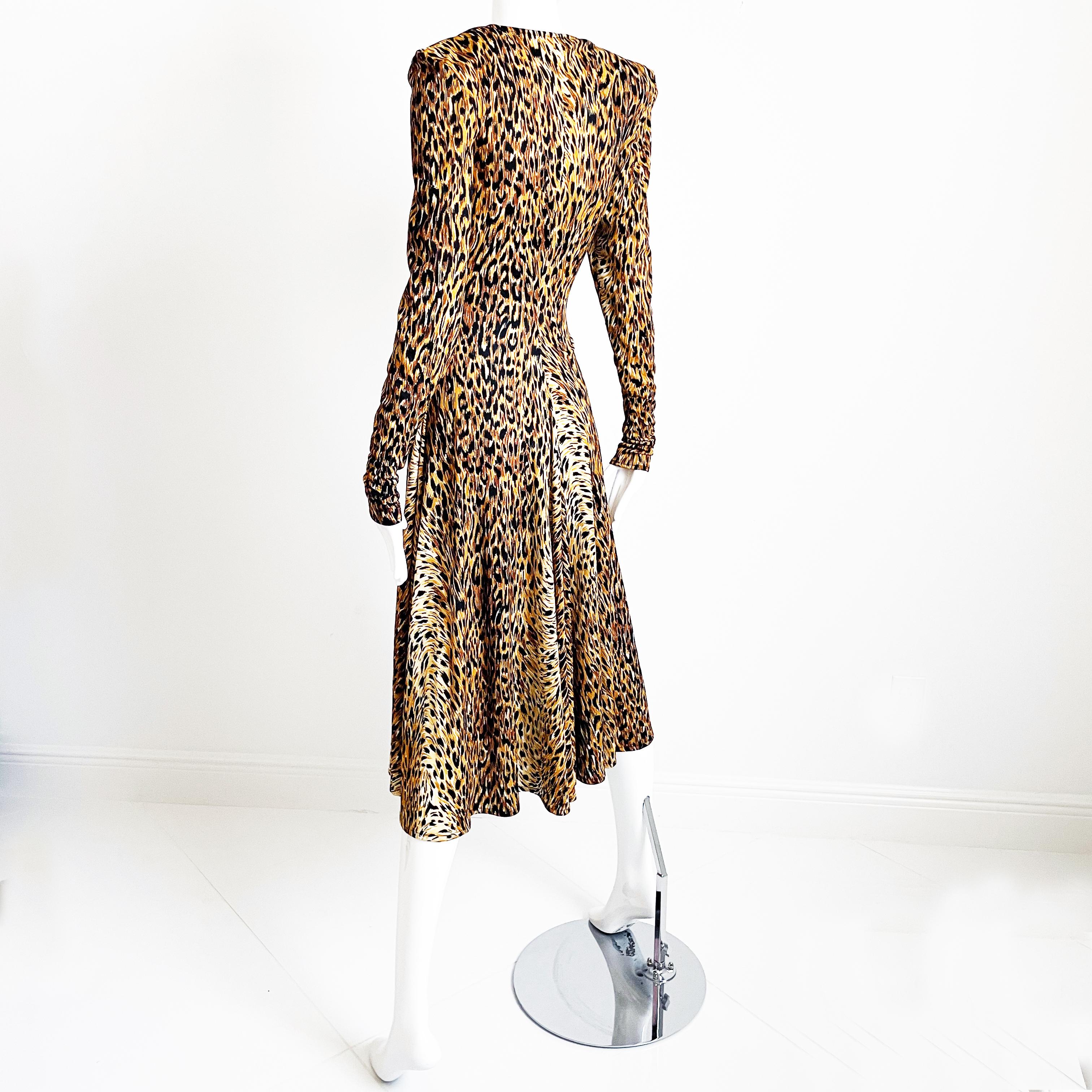 Vintage Norma Kamali Kleid Leopard Print Wide Circle Skirt Sz S im Zustand „Gut“ in Port Saint Lucie, FL