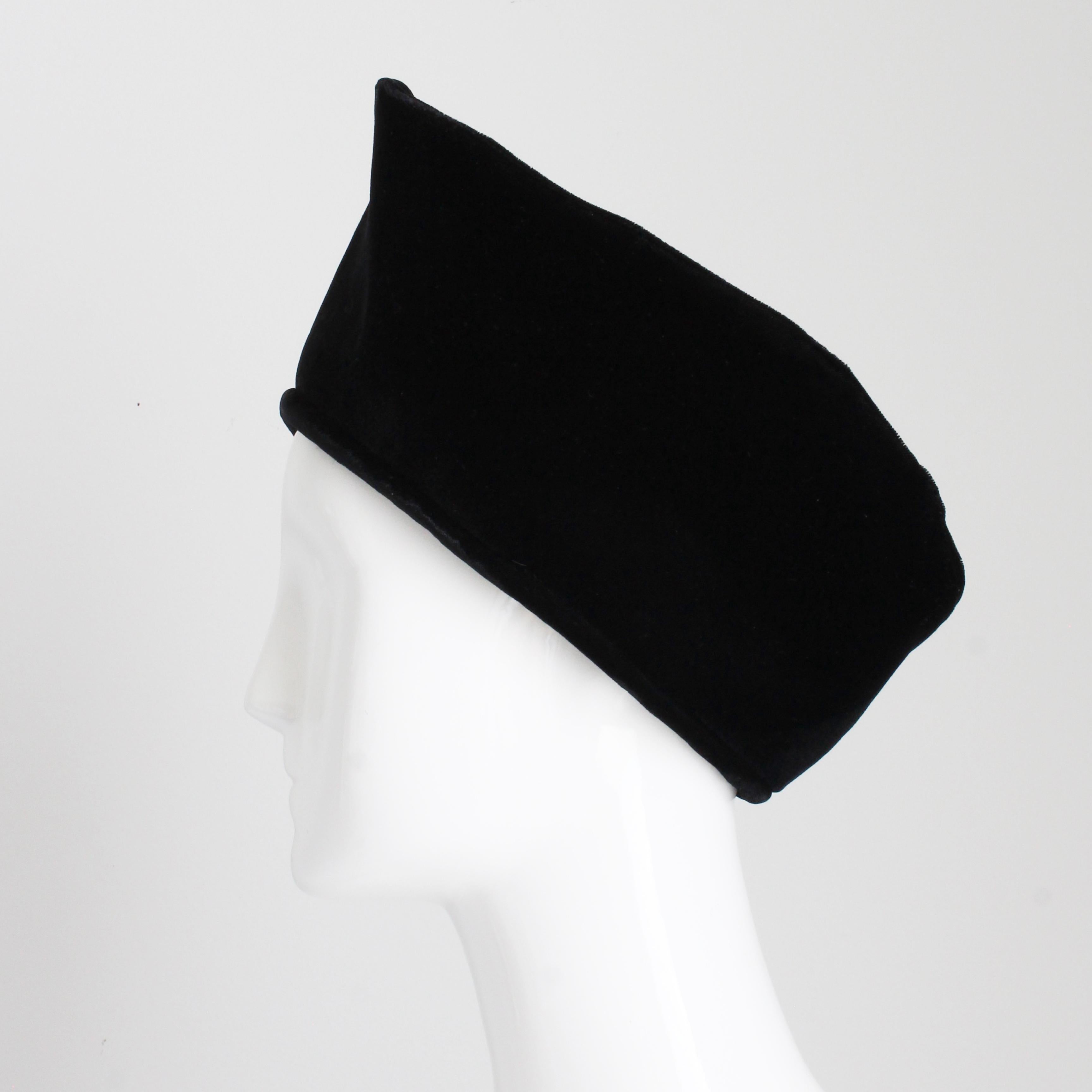 Vintage Norma Kamali Hut Schwarzer Samt Hohe Krempe Kosakenstil Selten 90er Größe S im Angebot 1