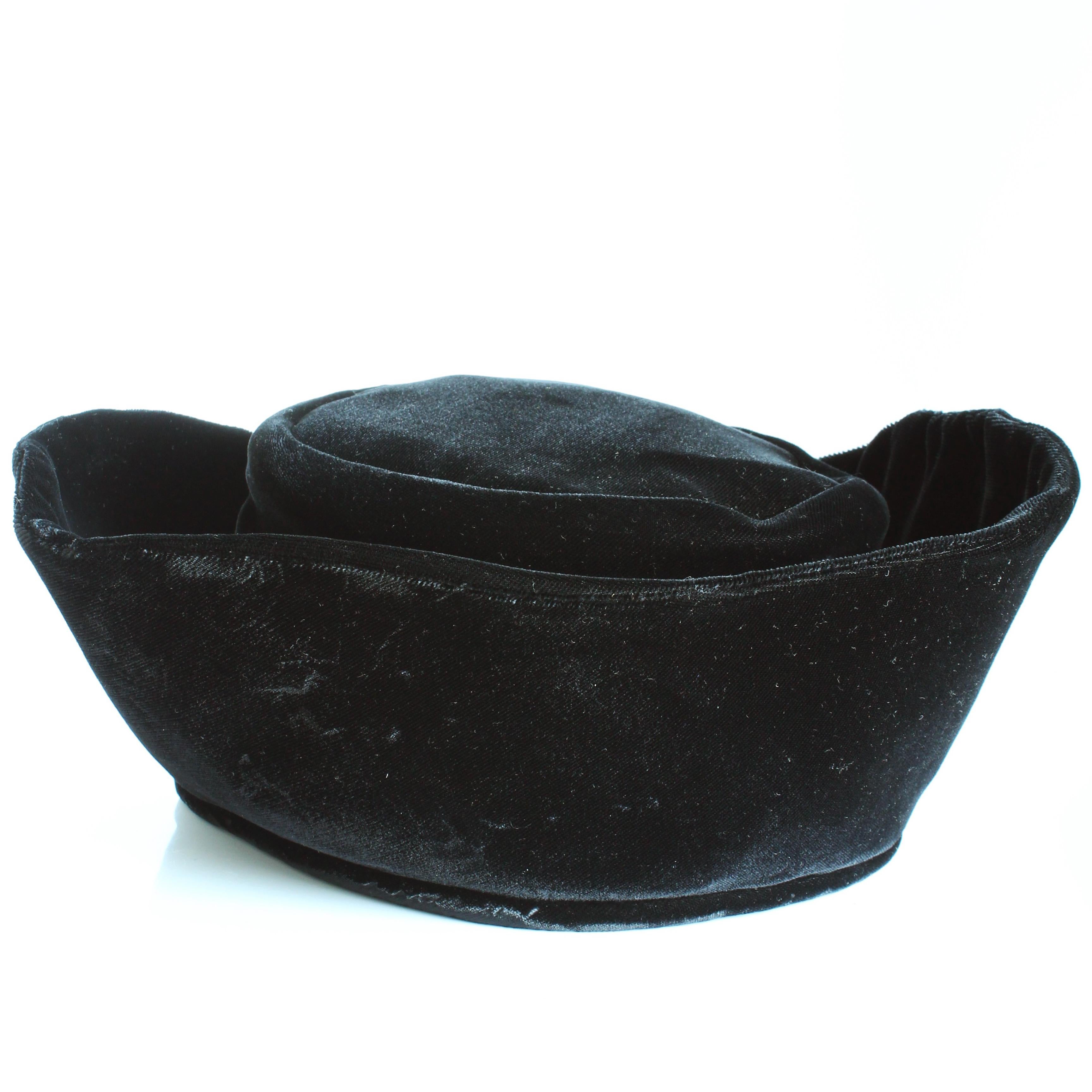 Vintage Norma Kamali Hut Schwarzer Samt Hohe Krempe Kosakenstil Selten 90er Größe S im Angebot 2