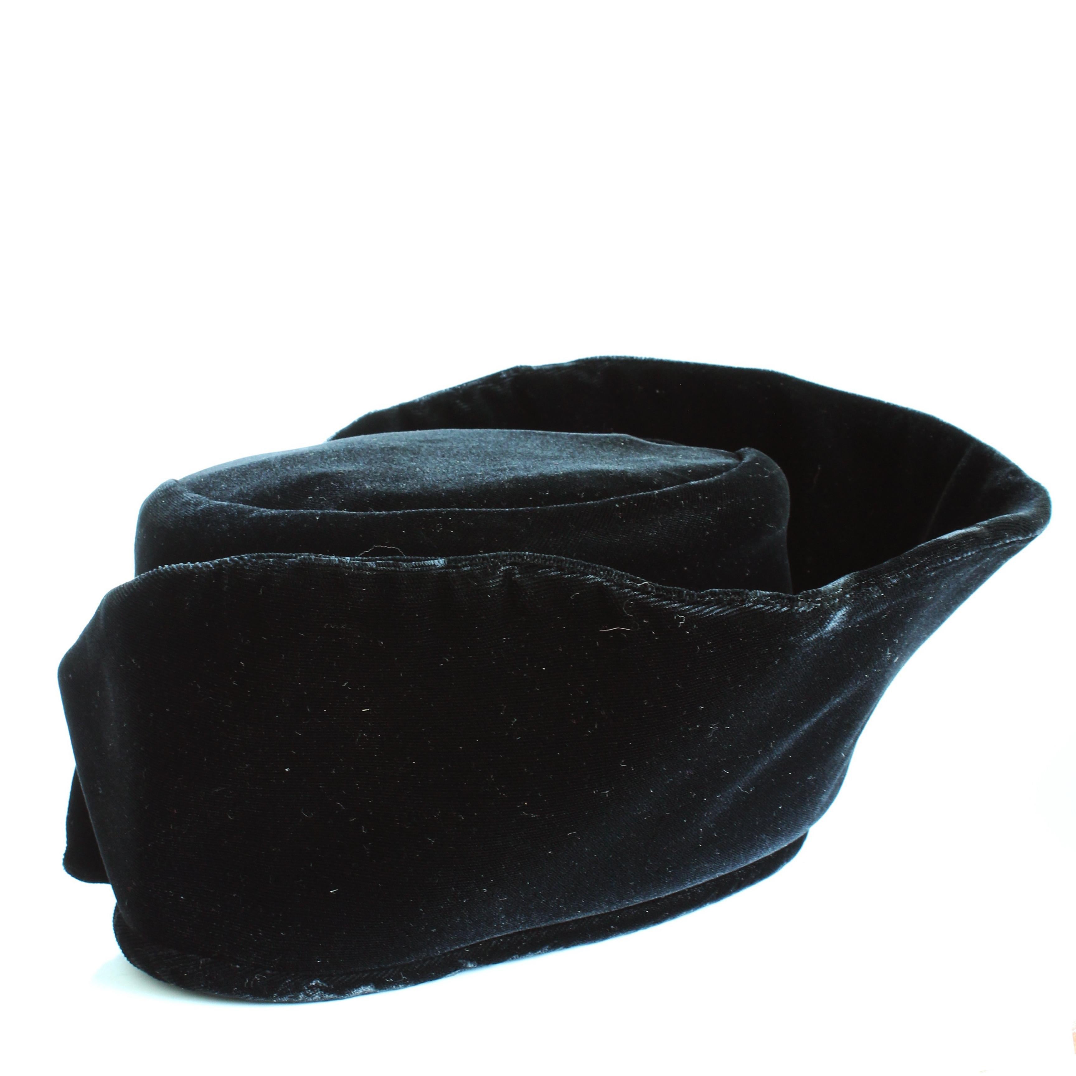 Vintage Norma Kamali Hut Schwarzer Samt Hohe Krempe Kosakenstil Selten 90er Größe S im Angebot 3