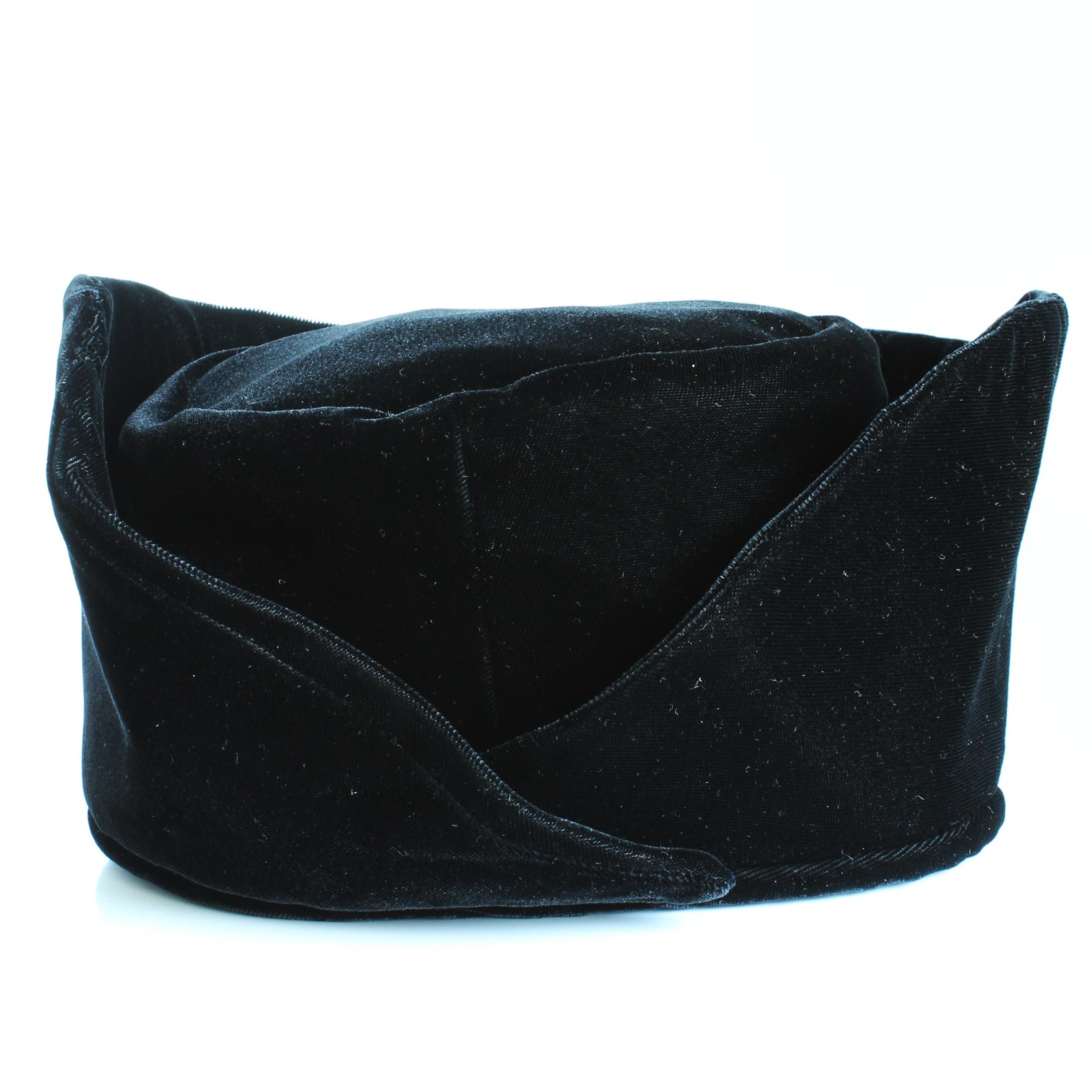 Vintage Norma Kamali Hut Schwarzer Samt Hohe Krempe Kosakenstil Selten 90er Größe S im Angebot 4