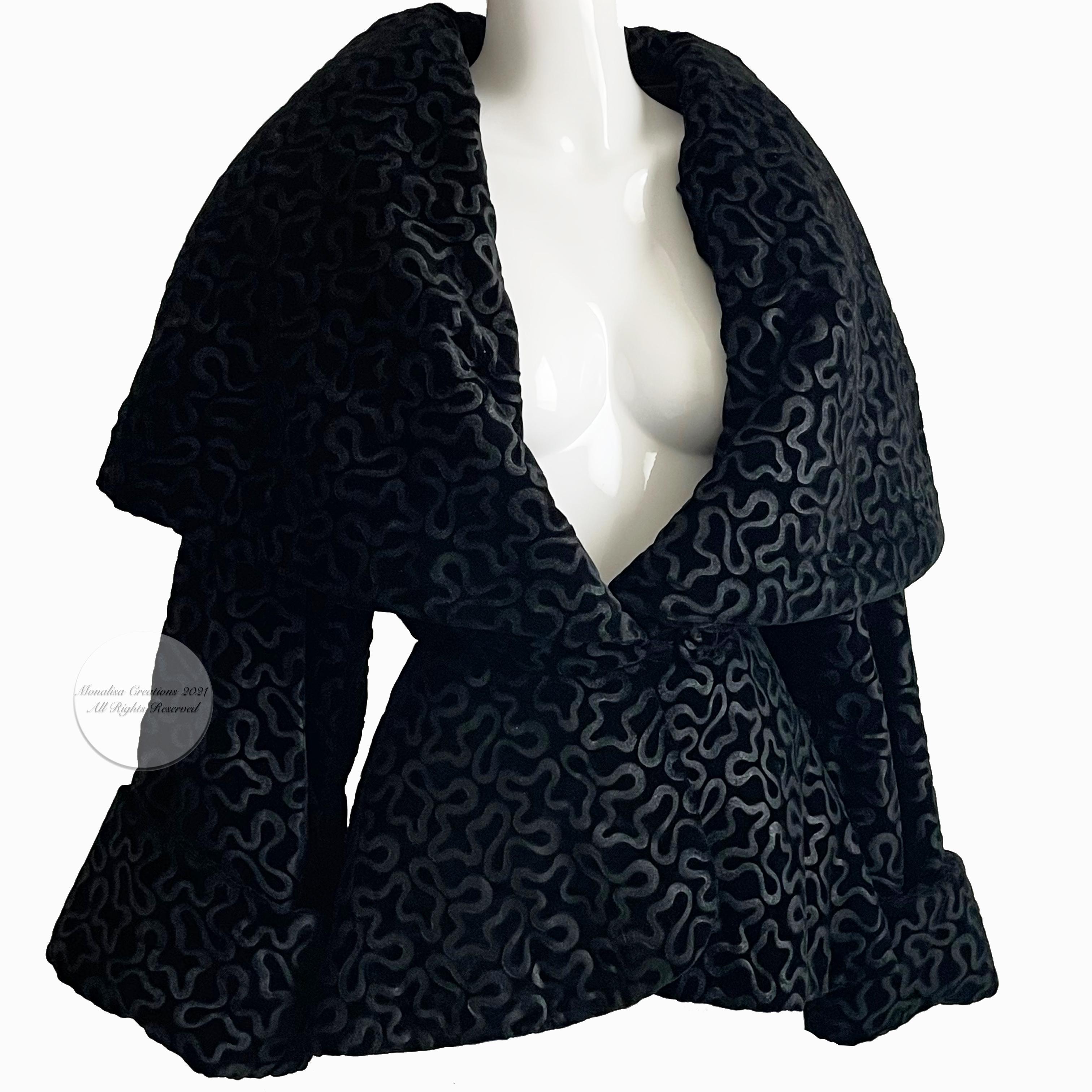 Vintage Norma Kamali Jacket Oversized Shawl Collar Rare Black Velvet Size 6 In Good Condition In Port Saint Lucie, FL
