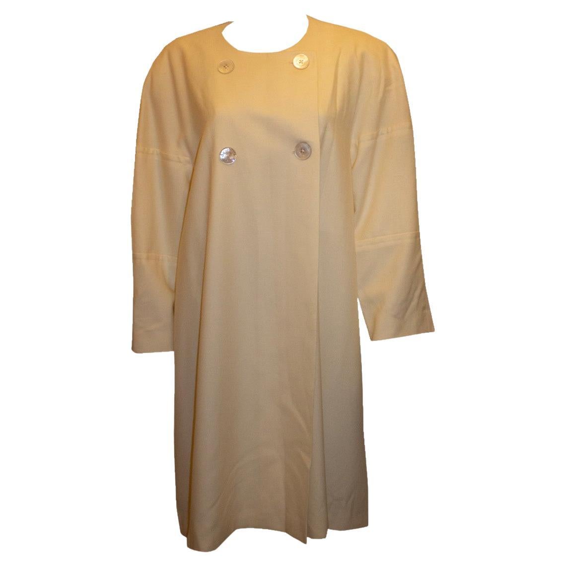 Vintage Norman Hartnell White Wool Coat , excellent conditiion For Sale