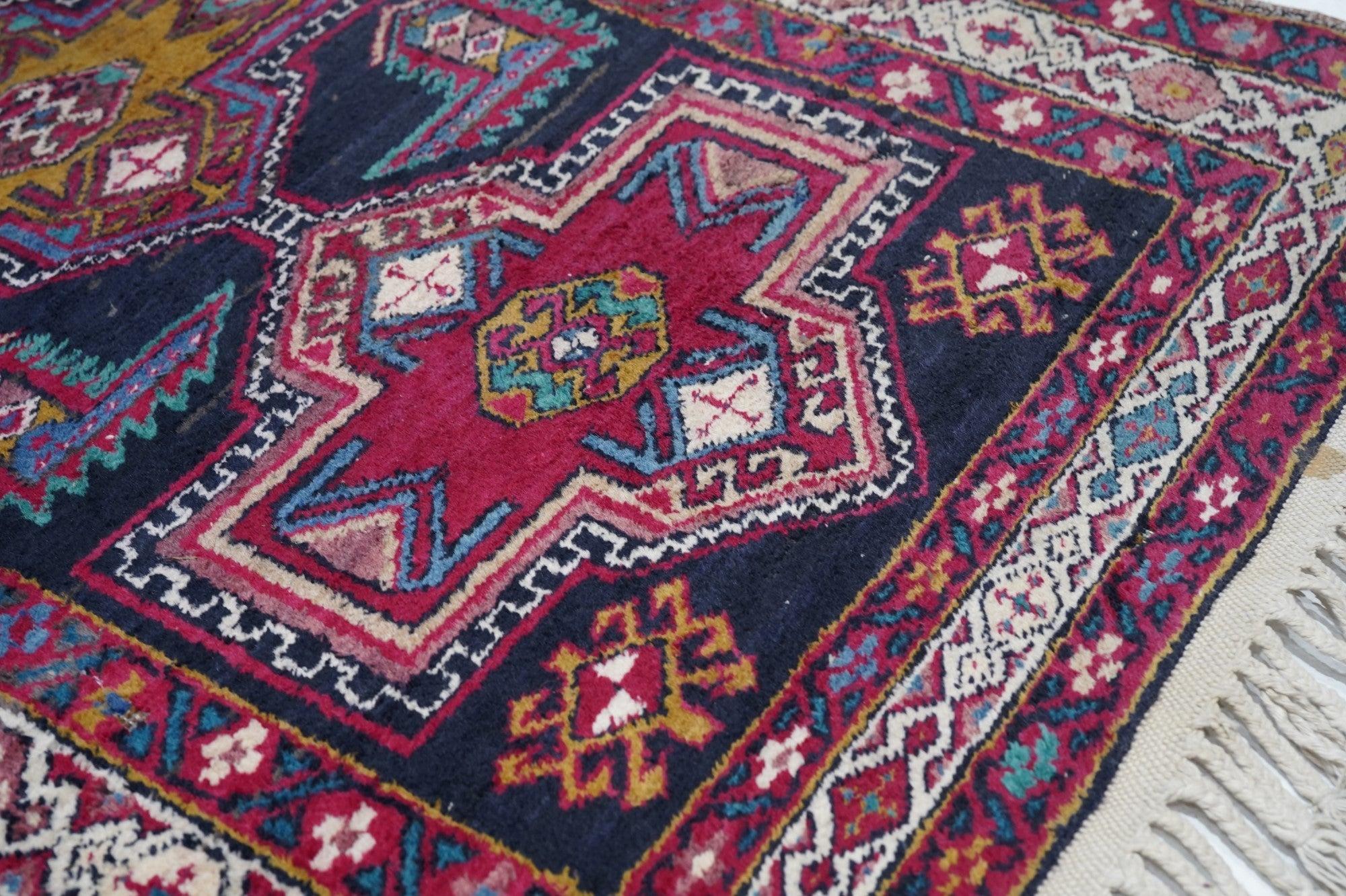 Metà XX secolo Vintage By Persiano Runner 3'4'' x 10'1'' in vendita