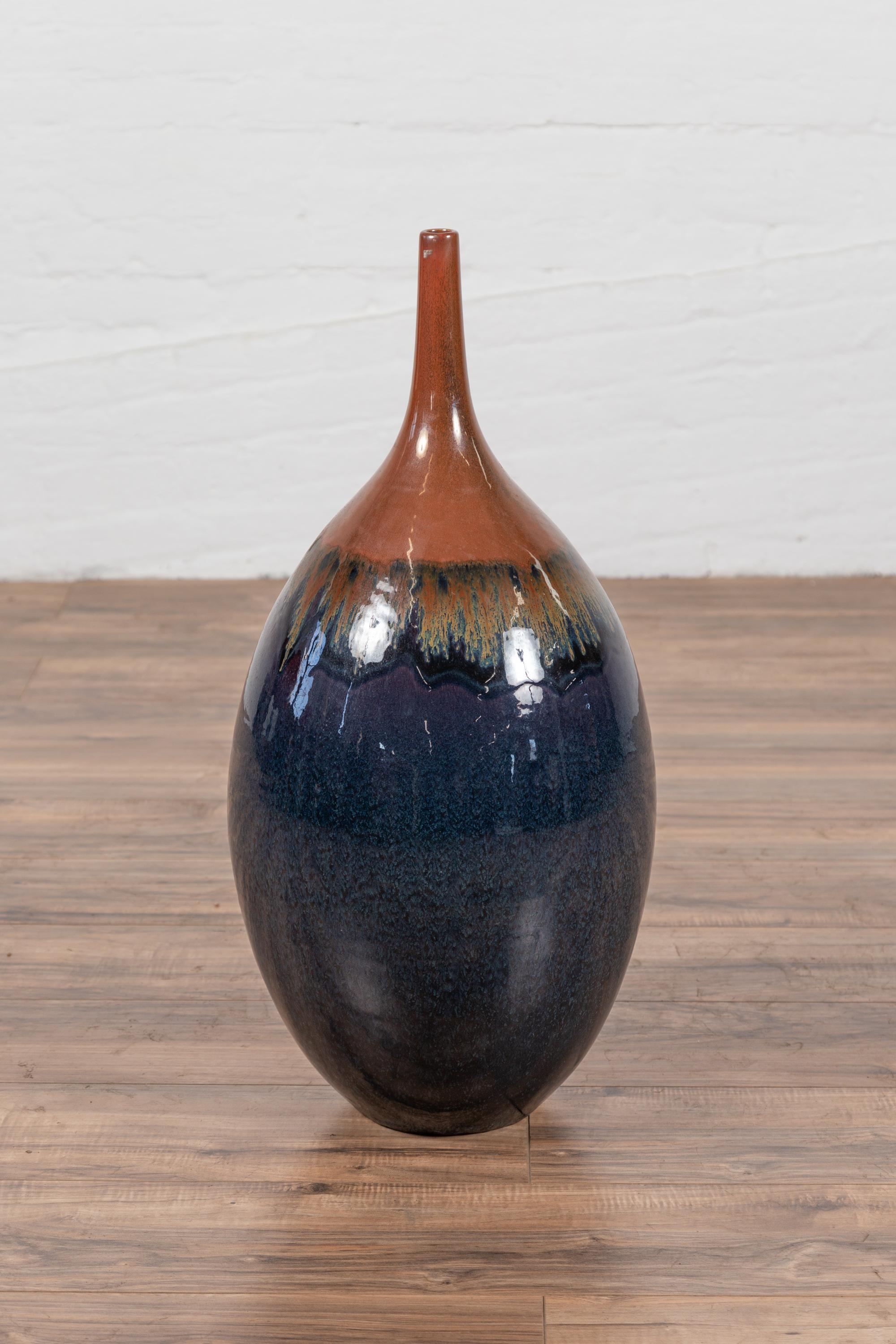 Vintage Northern Thai Chiang Mai Blue and Brown Vase from the Prem Collection For Sale 8
