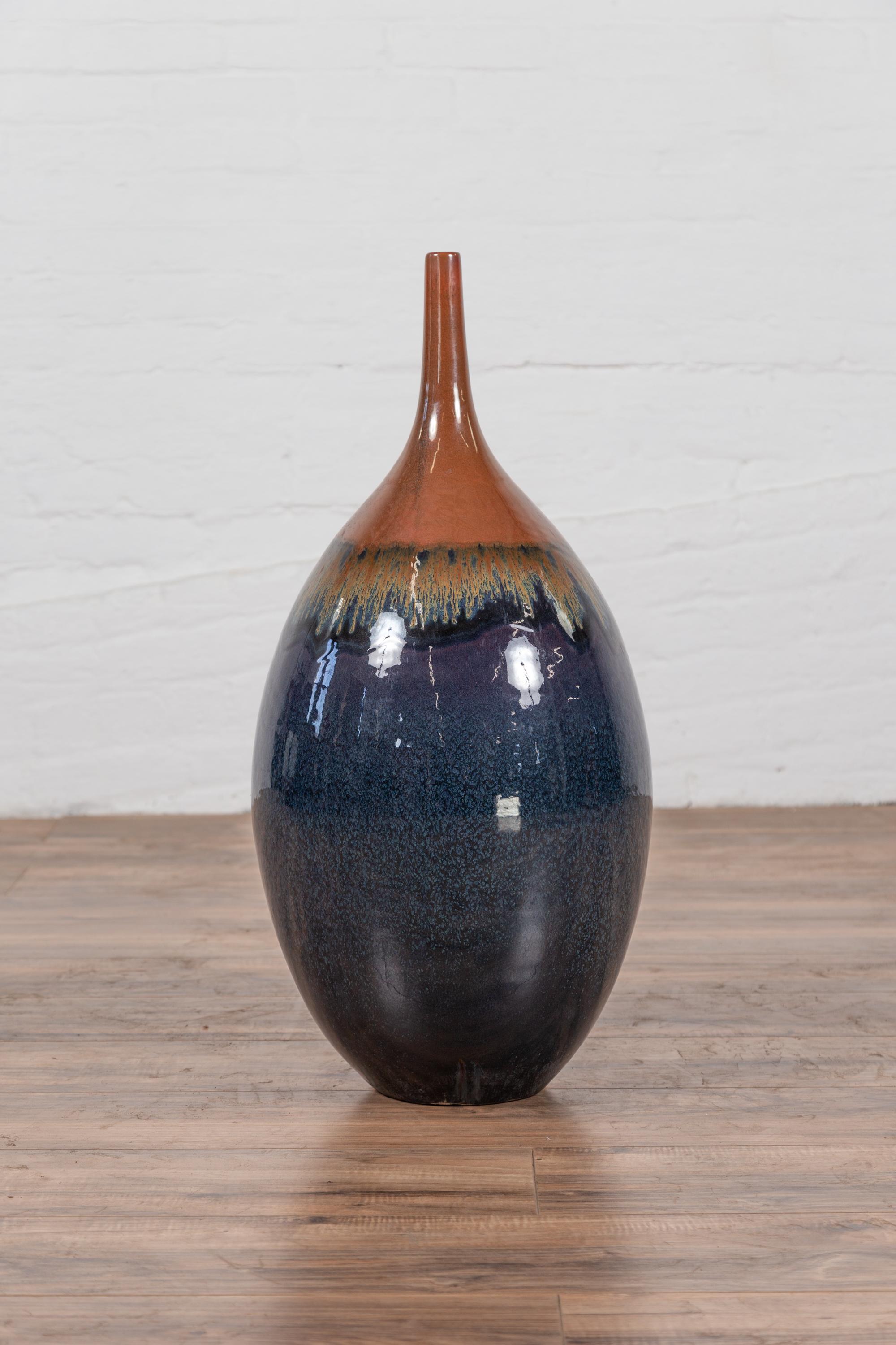 Vintage Northern Thai Chiang Mai Blue and Brown Vase from the Prem Collection For Sale 9