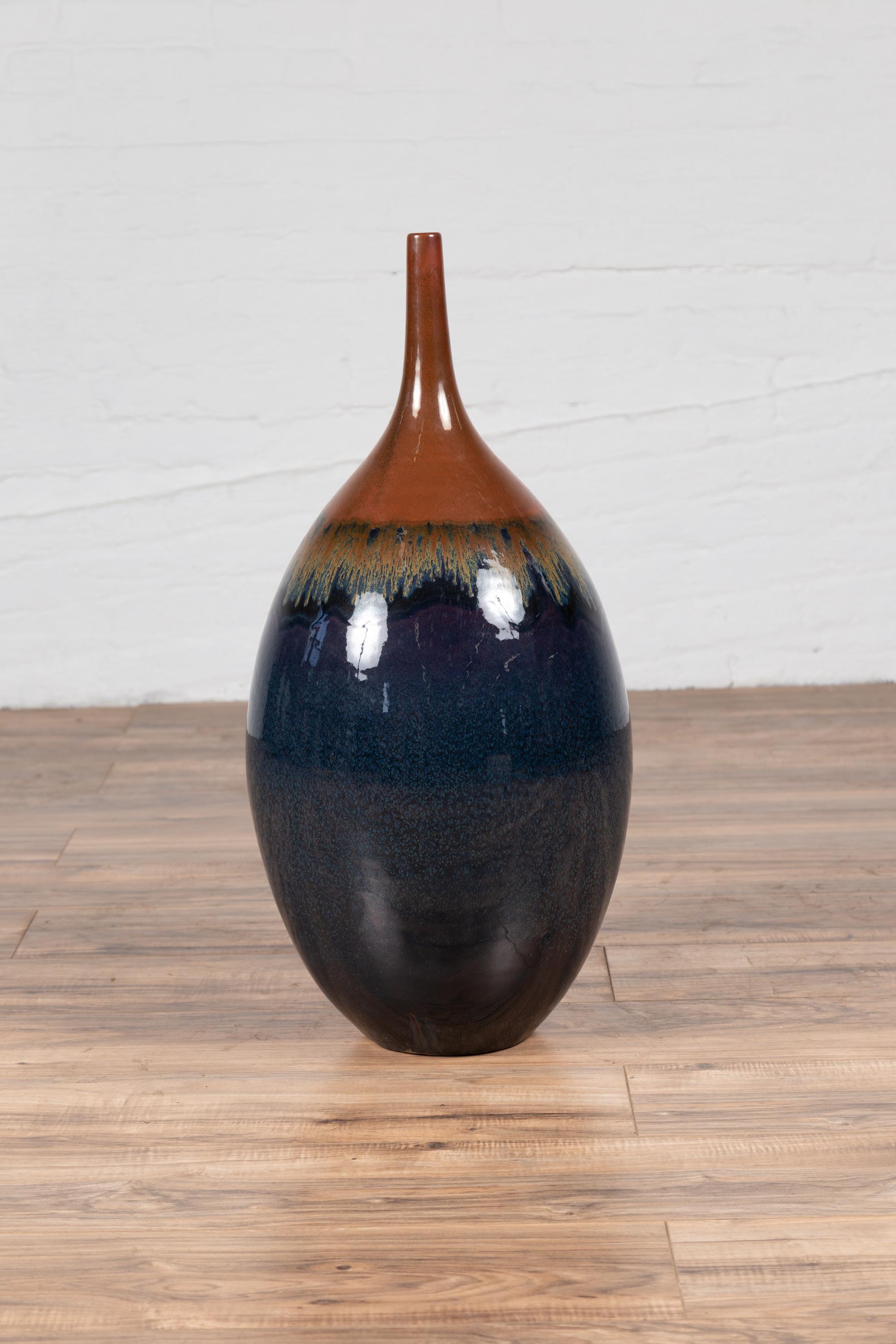 Vintage Northern Thai Chiang Mai Blue and Brown Vase from the Prem Collection In Good Condition For Sale In Yonkers, NY