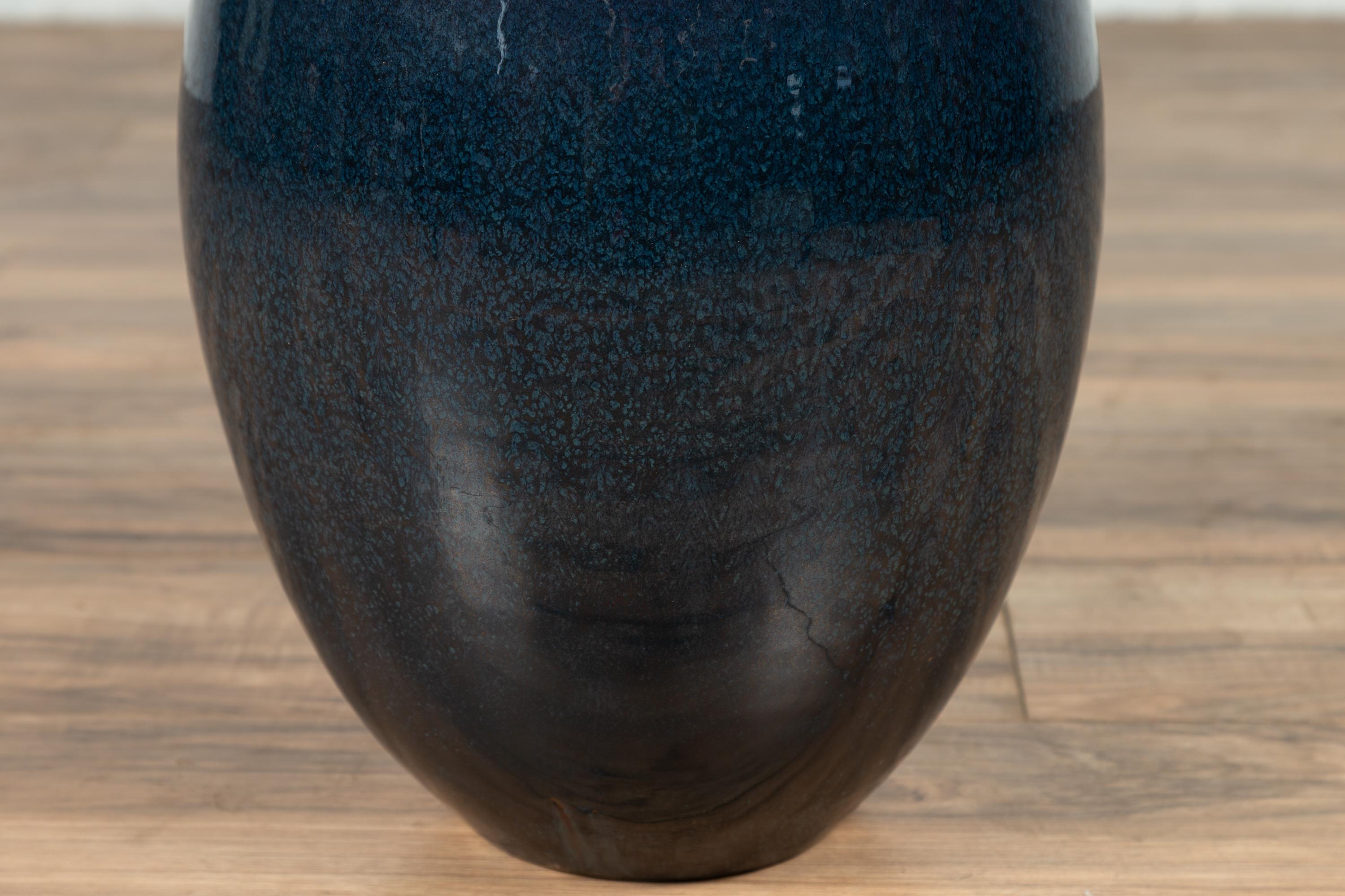 XX secolo Vaso in ceramica smaltata blu e marrone con effetti dorati, Vintage in vendita