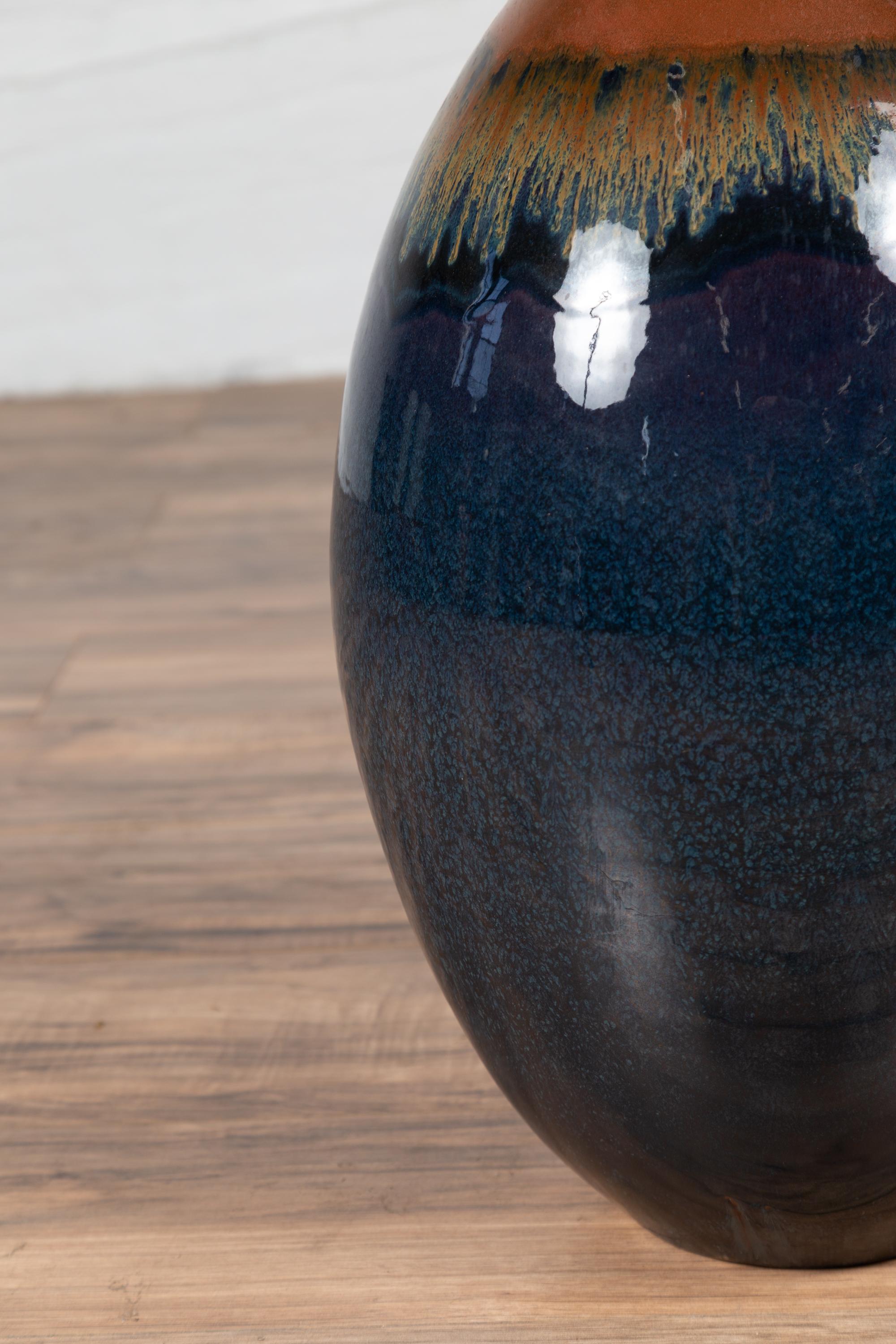 Ceramica Vaso in ceramica smaltata blu e marrone con effetti dorati, Vintage in vendita