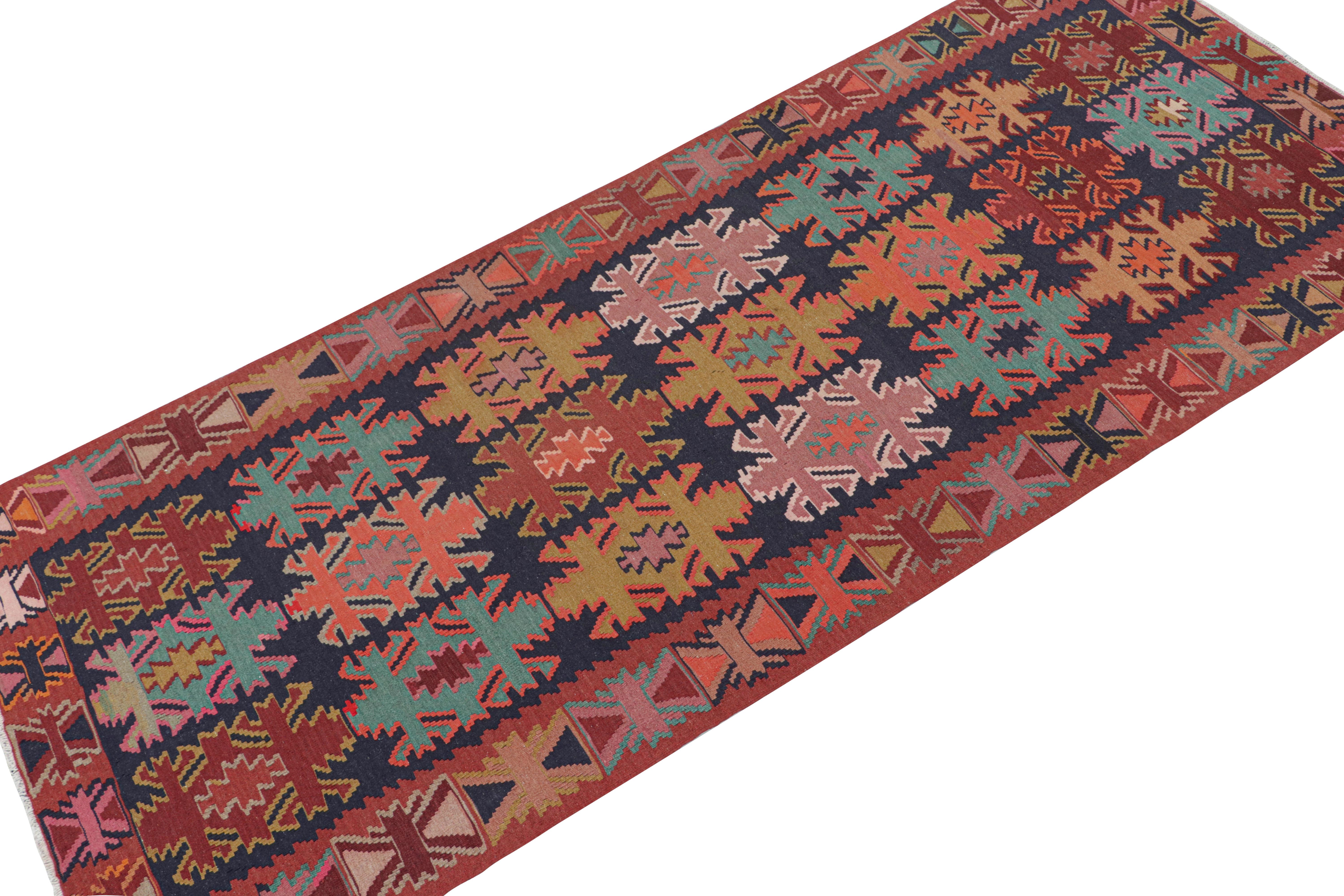 Nordwestlicher persischer Teppich mit polychromem, geometrischem Muster von Teppich & Kilim (Persisch) im Angebot