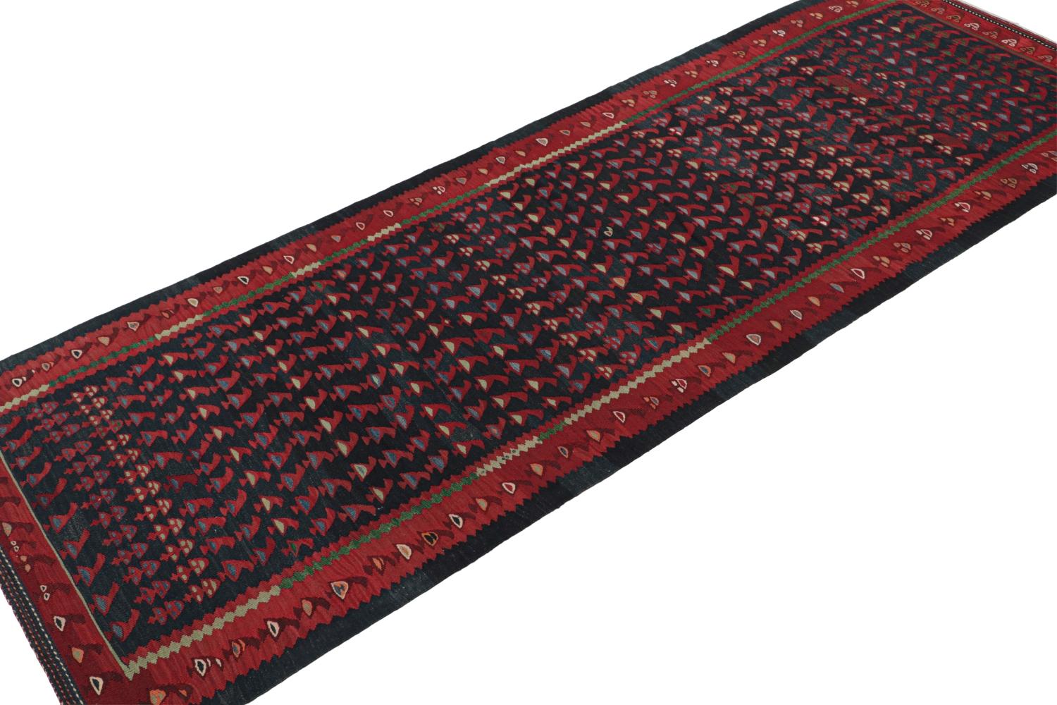 Nordwestlicher persischer Kelim in Blau & Rot mit geometrischem Muster (Persisch) im Angebot