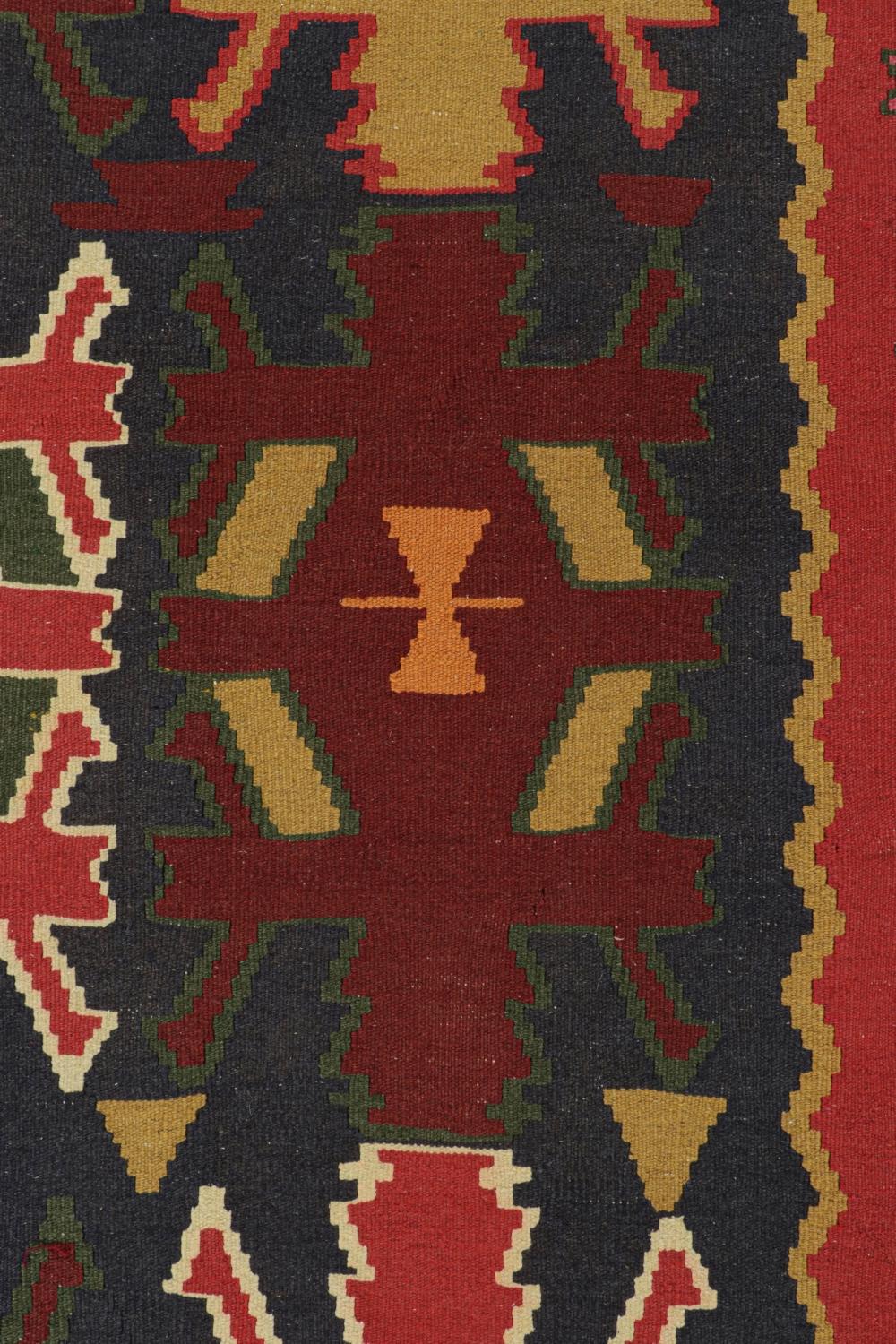 Nordwestlicher persischer Kelim in Blau mit geometrischen Mustern (Stammeskunst) im Angebot