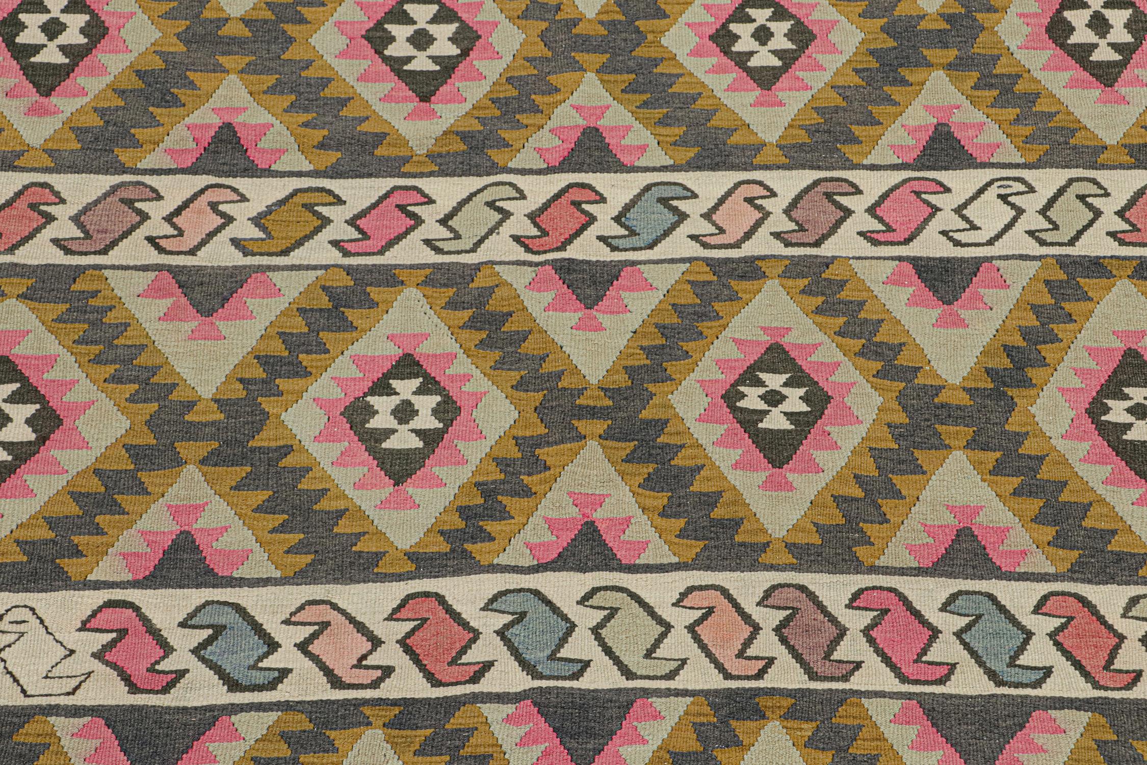 Nordwestlicher persischer Kelim in polychromem Diamantmuster von Teppich & Kilim im Zustand „Gut“ im Angebot in Long Island City, NY