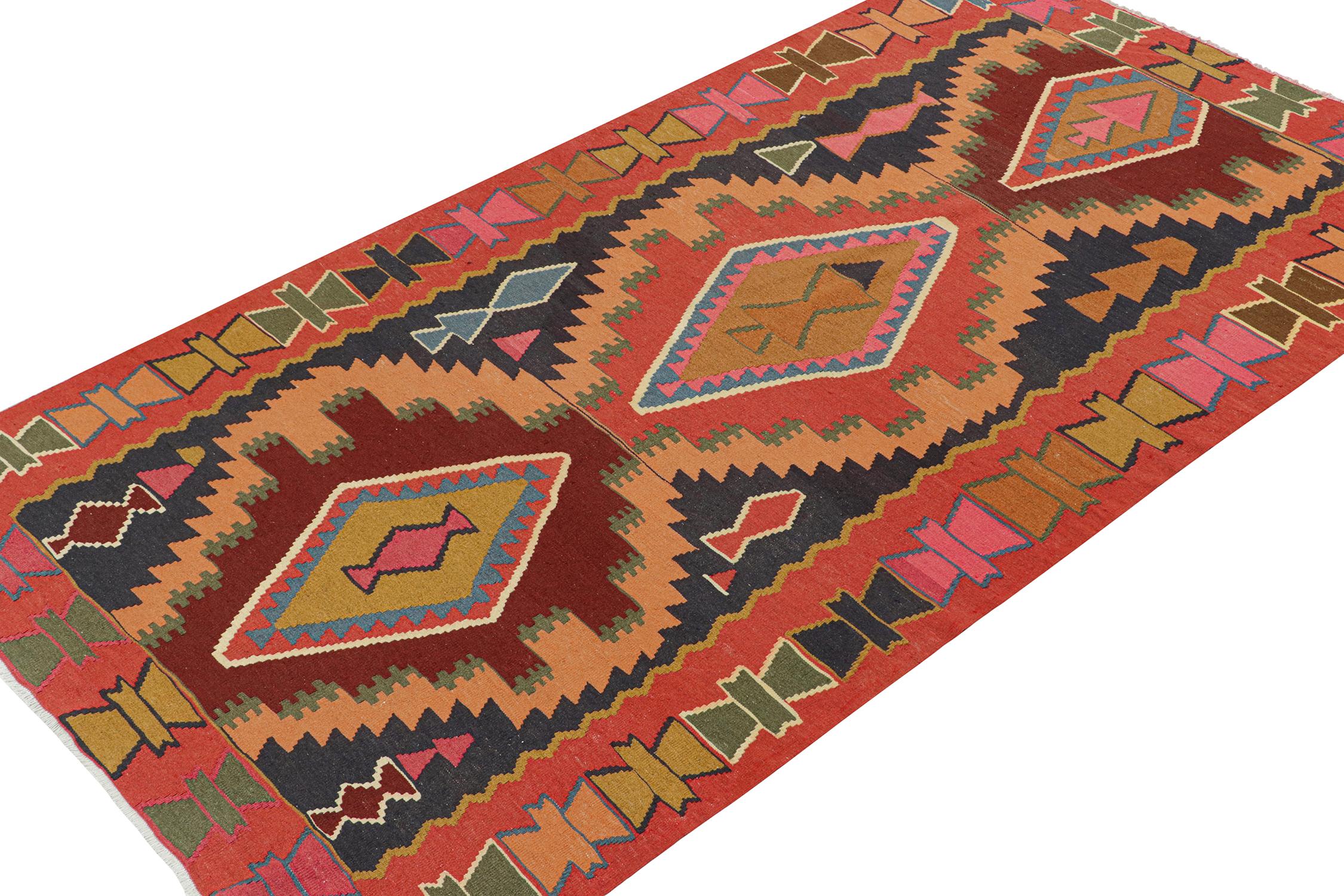 Nordwestlicher persischer Kelim in polychromen Medaillons von Teppich & Kilim (Stammeskunst) im Angebot