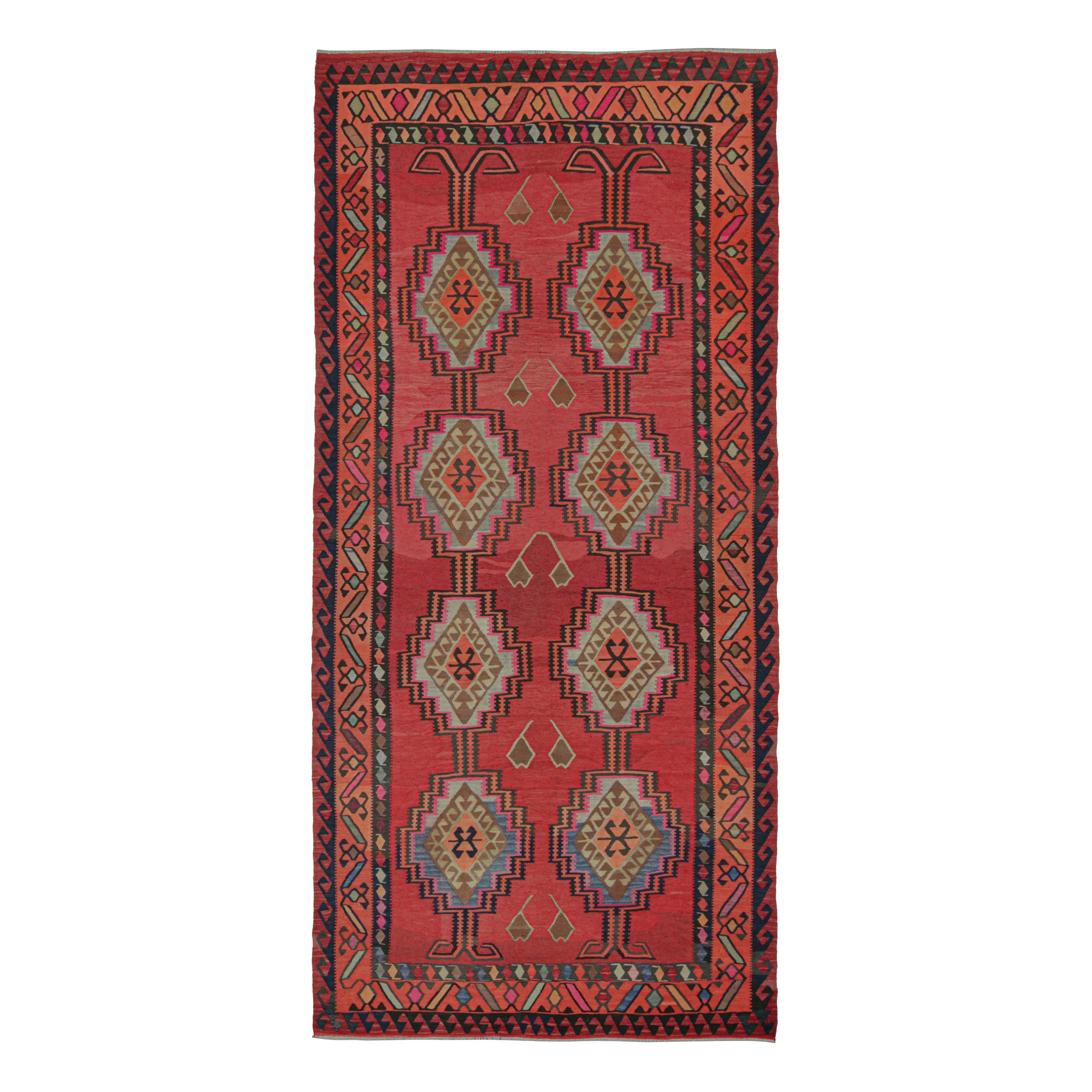 Nordwestlicher persischer Kelim in Rot mit geometrischen Mustern von Teppich & Kilim