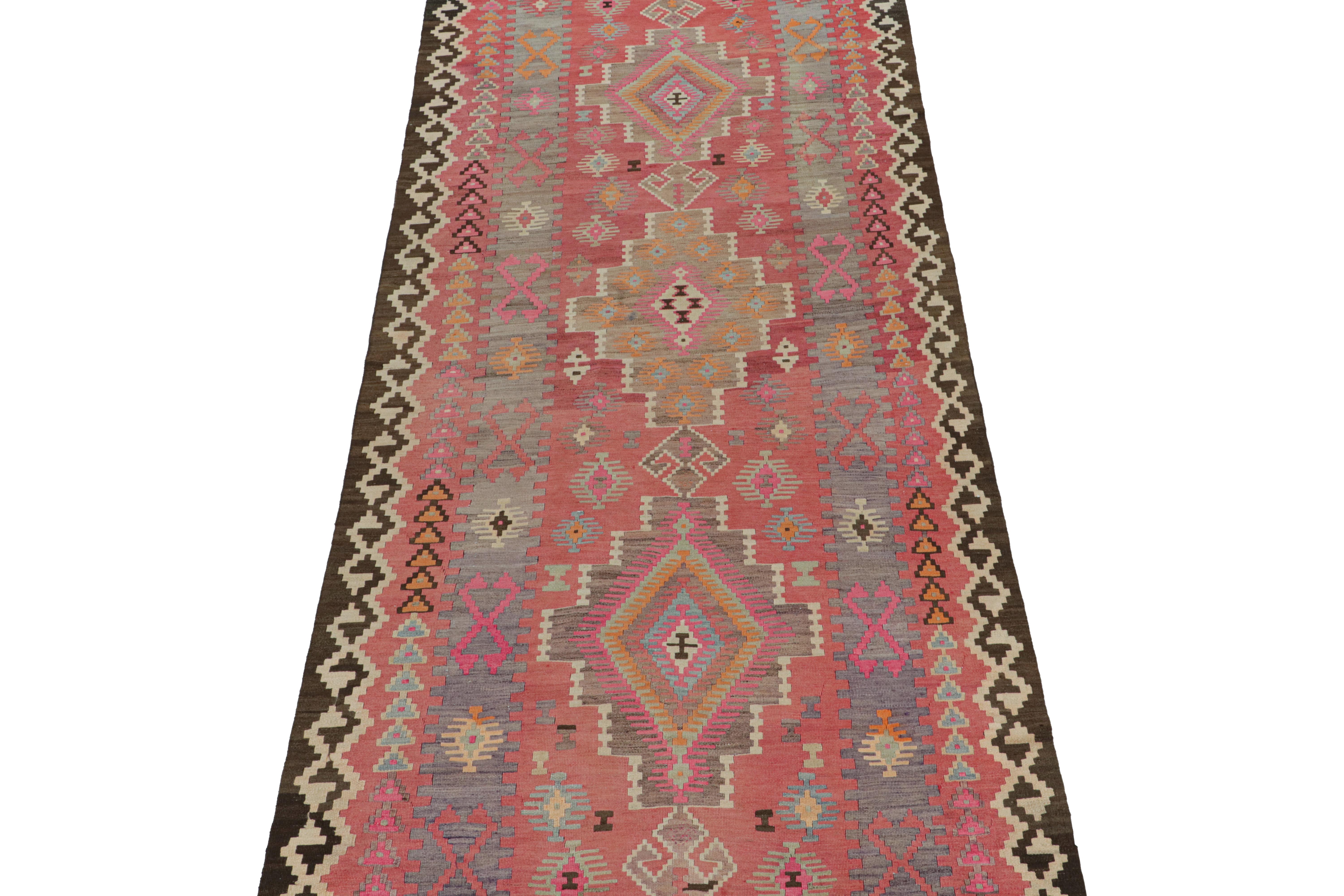 Vintage Northwest Persian Kilim in Salmon with Medallions In Good Condition For Sale In Long Island City, NY