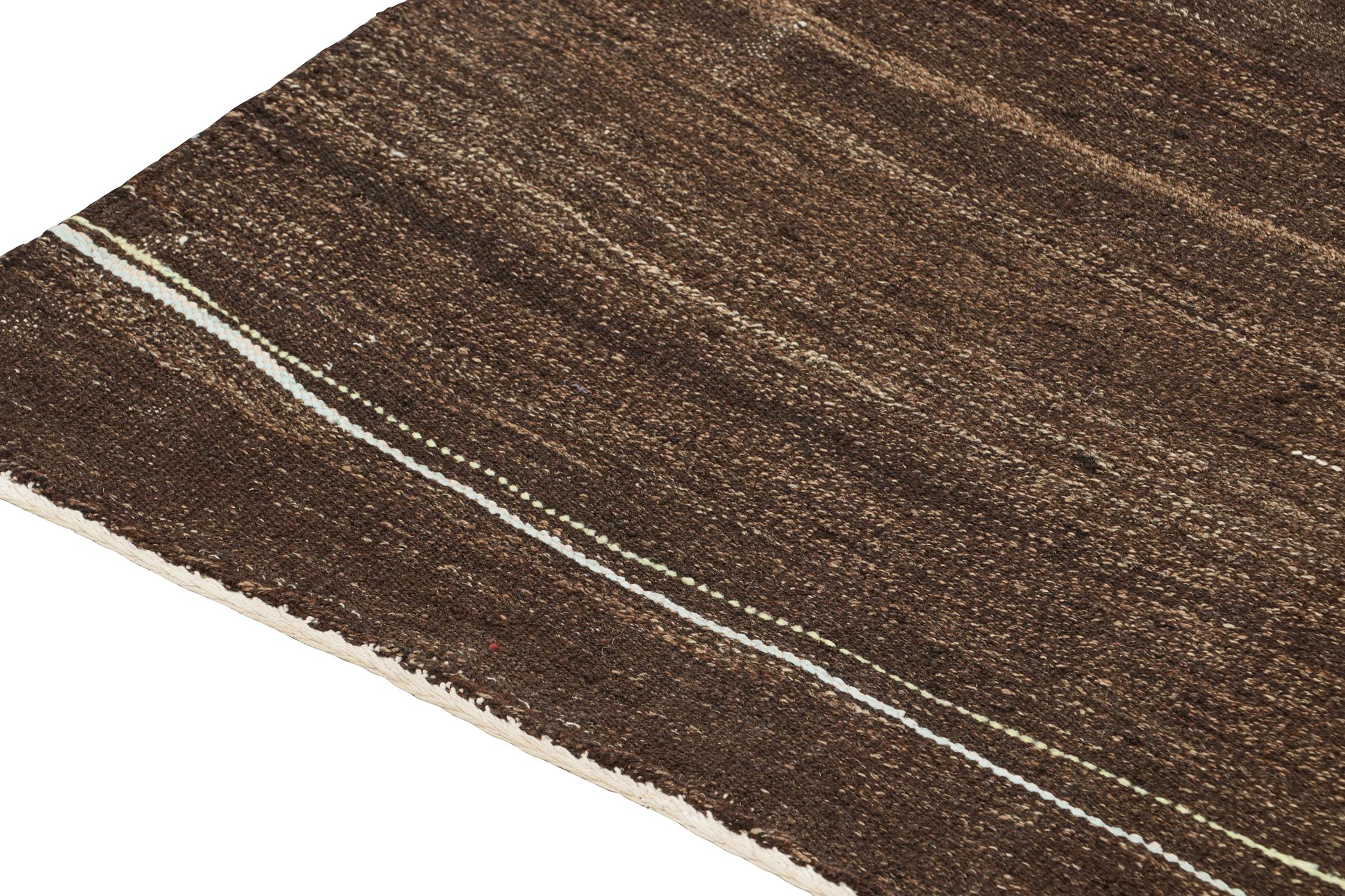 Nordwestlicher persischer Kelim in massivem Braun mit beigefarbenem Streifen von Teppich & Kilim (Handgeknüpft) im Angebot
