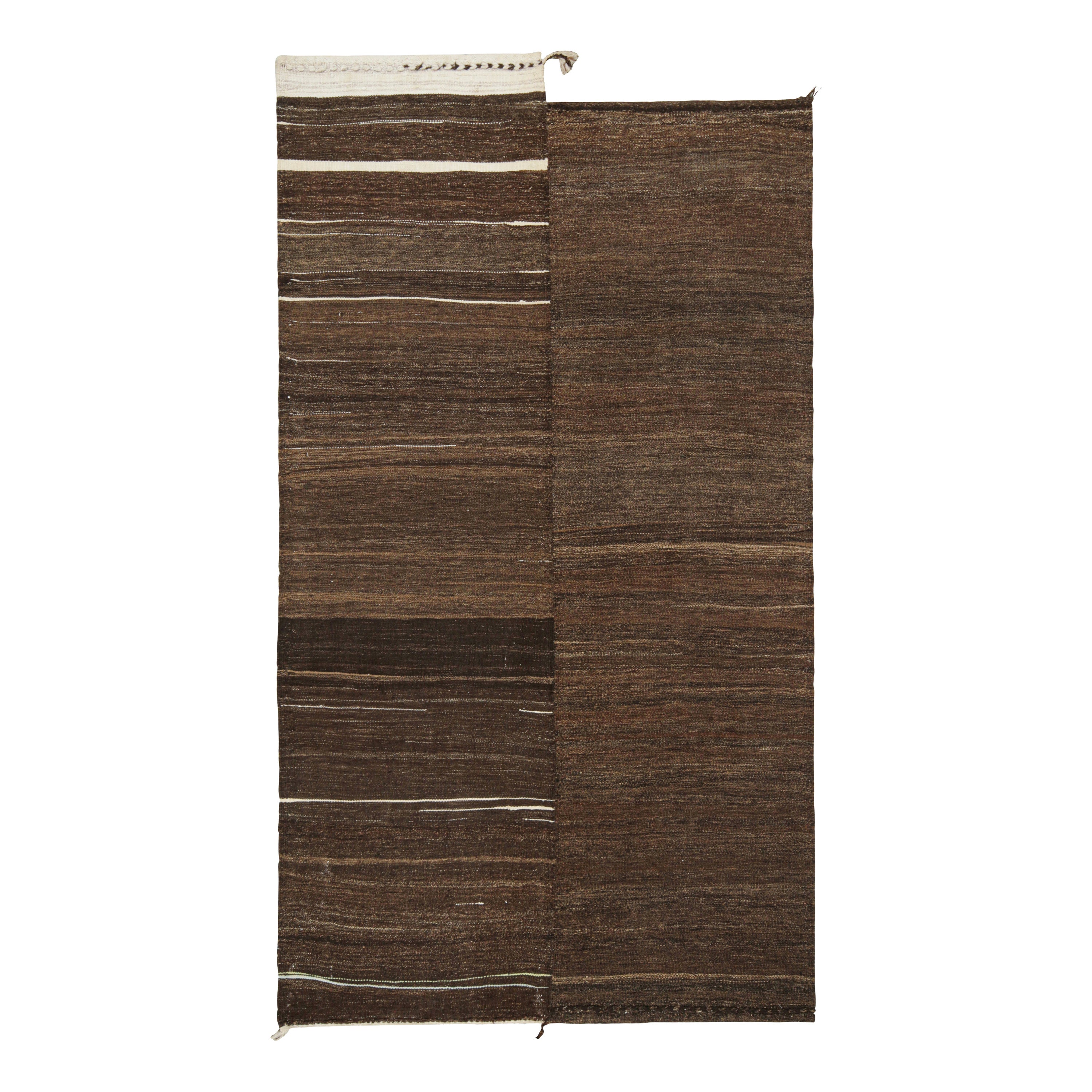 Kilim persiano vintage del nord-ovest in tinta unita marrone con striature beige di Rug & Kilim in vendita