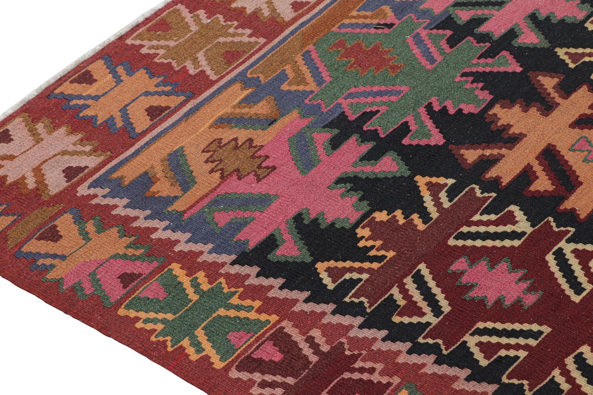 Nordwestlicher persischer Kelim mit geometrischen Mustern (Stammeskunst) im Angebot