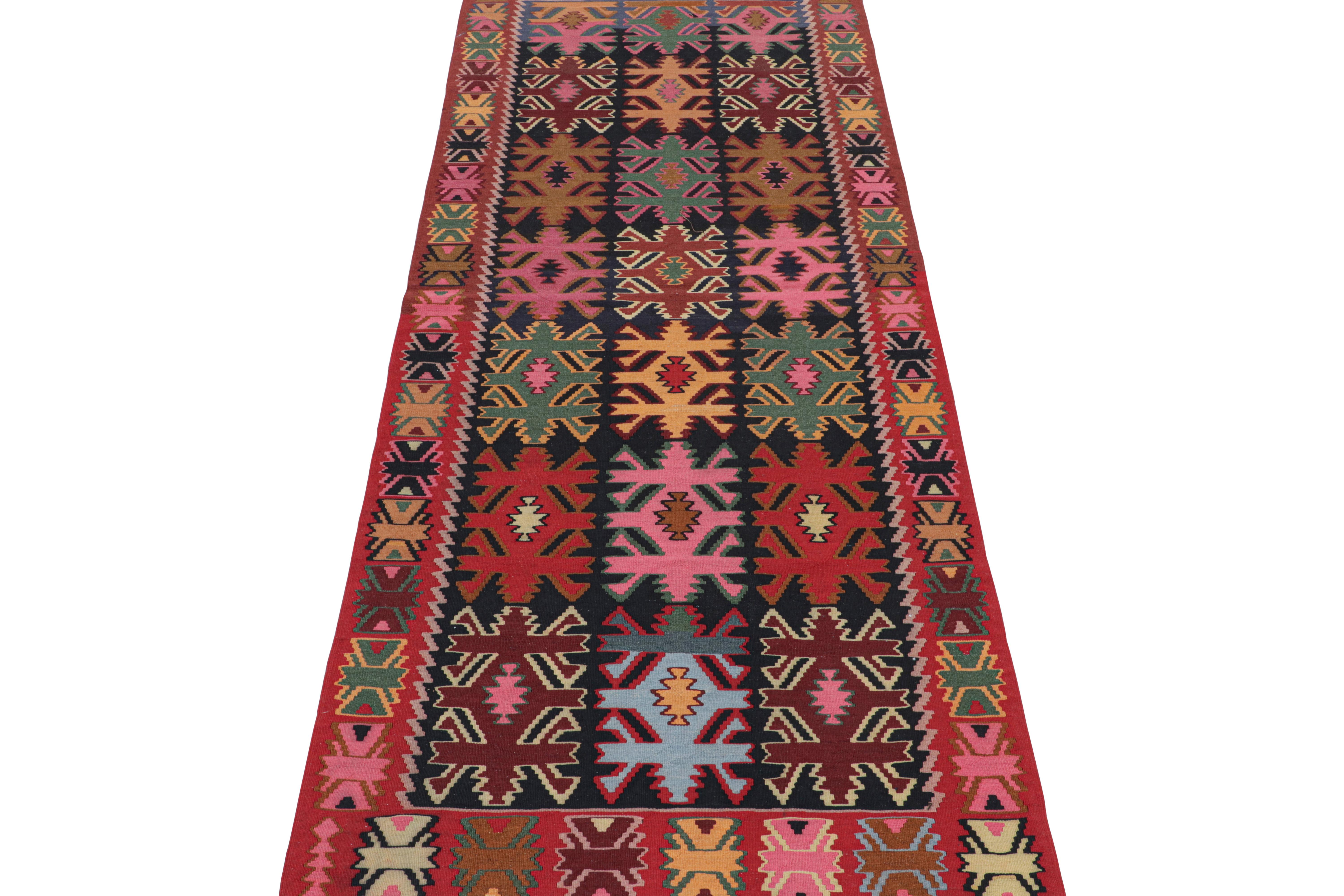 Nordwestlicher persischer Kelim mit geometrischen Mustern (Handgewebt) im Angebot