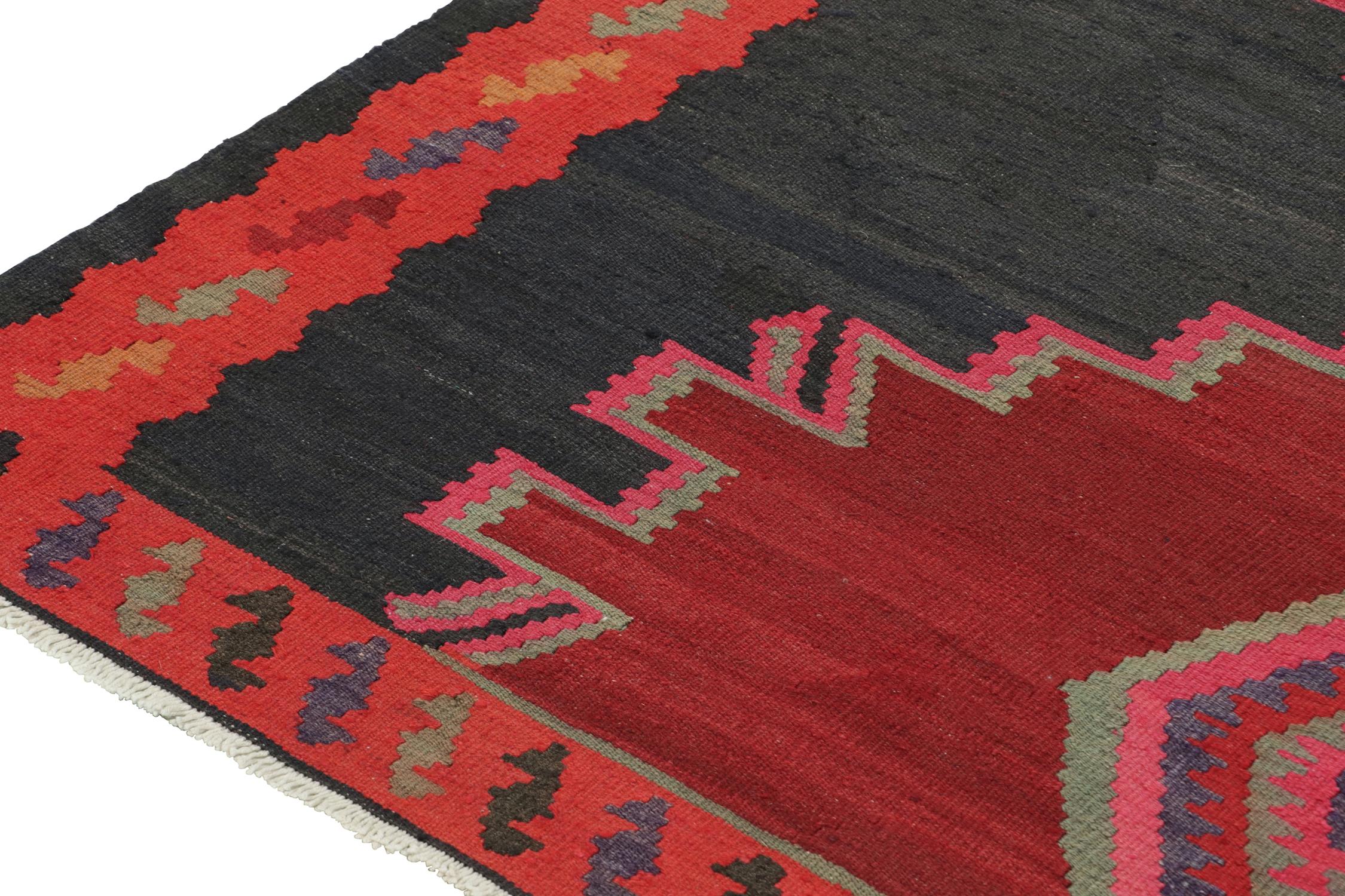 Vintage Northwest Persian Kilim with Red and Pink Medallions In Good Condition For Sale In Long Island City, NY
